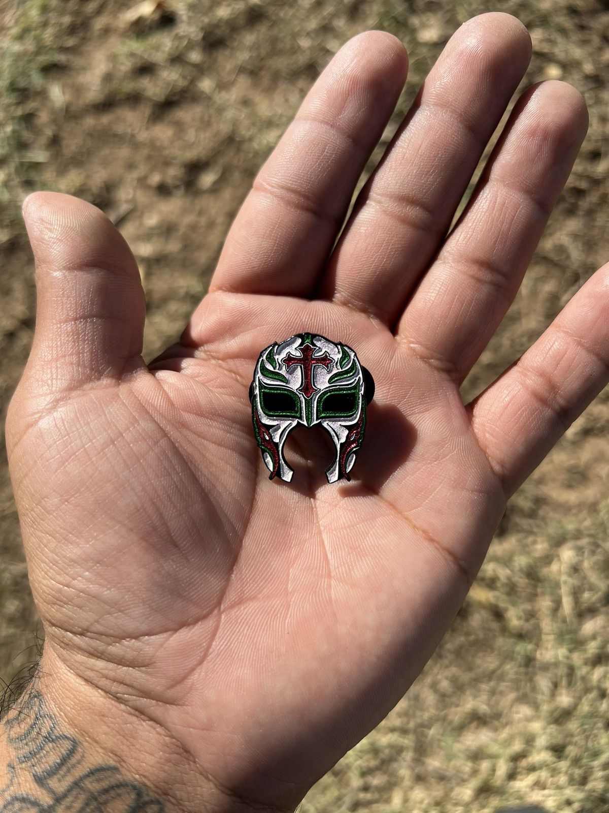 SUPREME FUCK EVERYBODY PIN