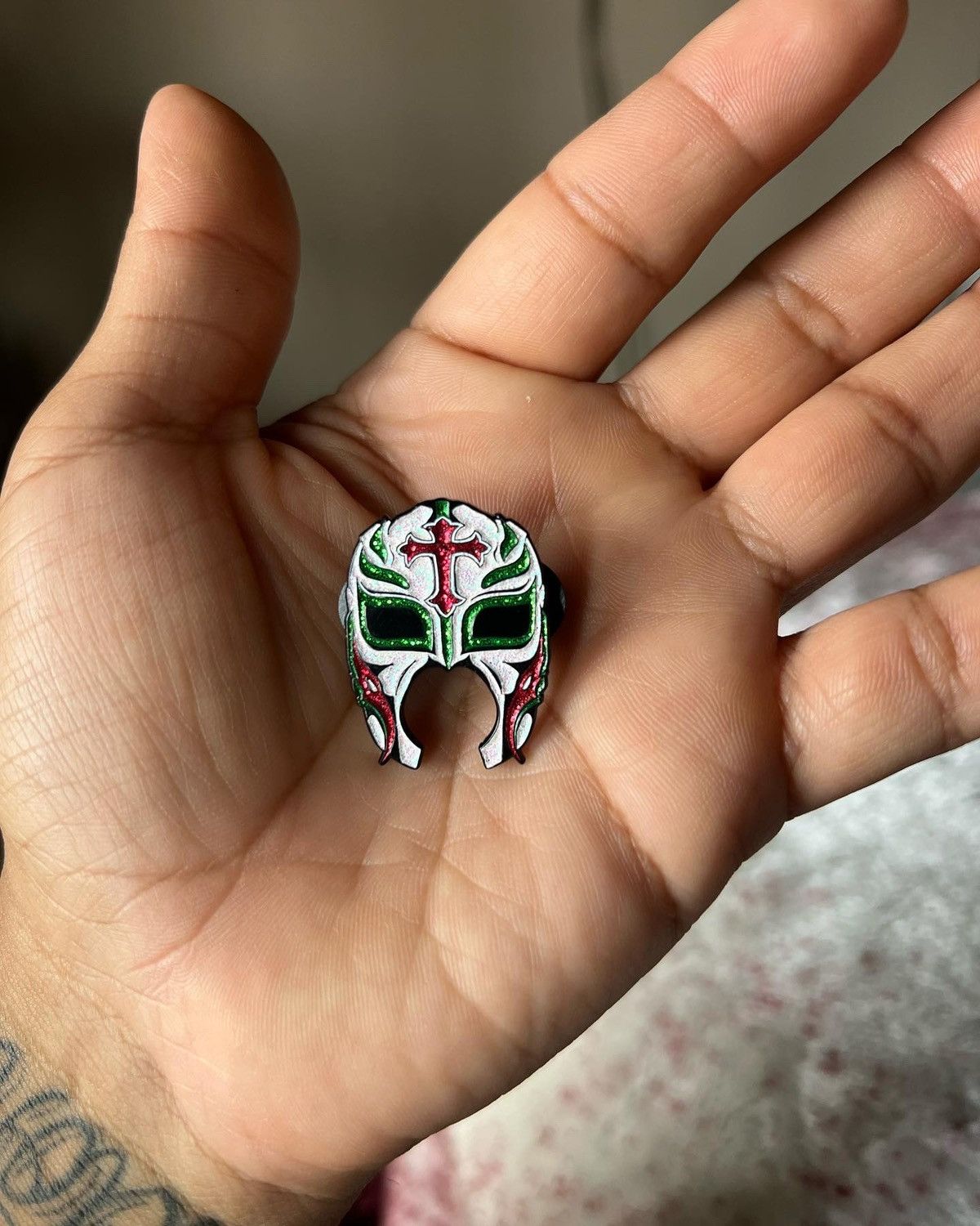 SUPREME FUCK EVERYBODY PIN