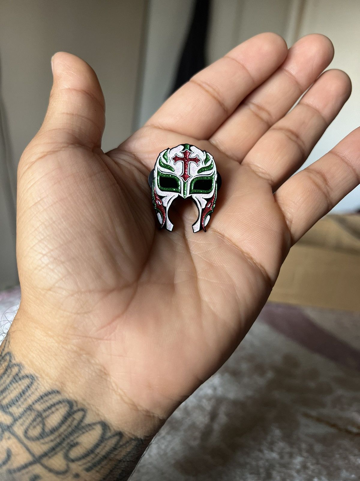 SUPREME FUCK EVERYBODY PIN