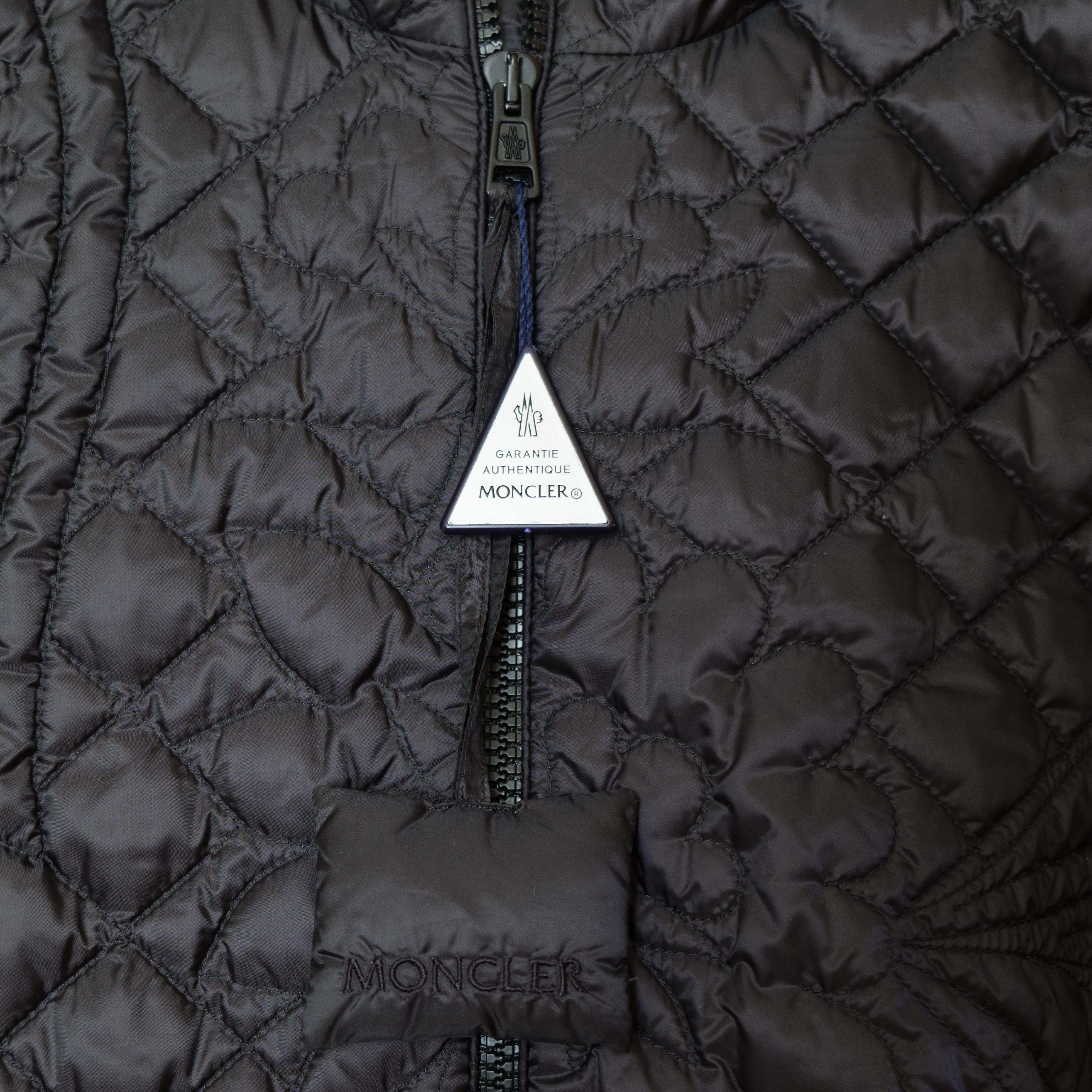 JW Anderson × Moncler Whitby quilted jacket Size XXS / US 00 / IT 34 - 5 Thumbnail
