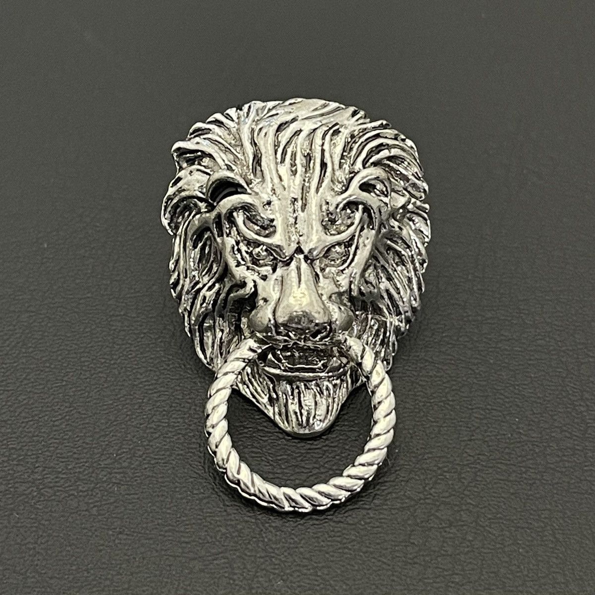 Jewelry Lion Head Vintage Silver Lapel Pin Brooch Size ONE SIZE - 1 Thumbnail