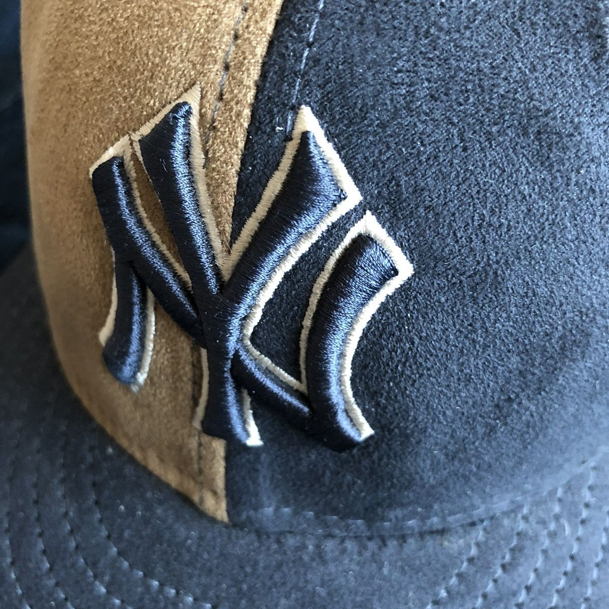 New Era × New York Yankees × Supreme New York Yankees Suede New Era Cap 7 1/8 – 90s Size ONE SIZE - 2 Thumbnail