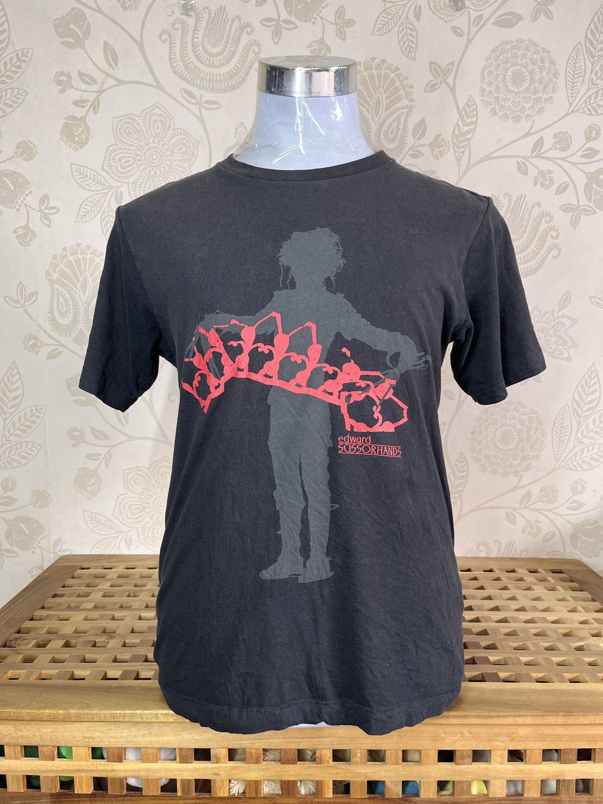 Uniqlo Edward Scissorhands Movie X Uniqlo Japan TShirt Size US M / EU 48-50 / 2 - 2 Thumbnail