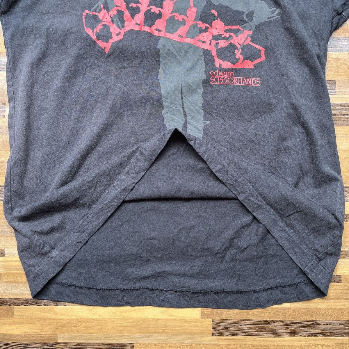 Uniqlo Edward Scissorhands Movie X Uniqlo Japan TShirt Size US M / EU 48-50 / 2 - 13 Thumbnail