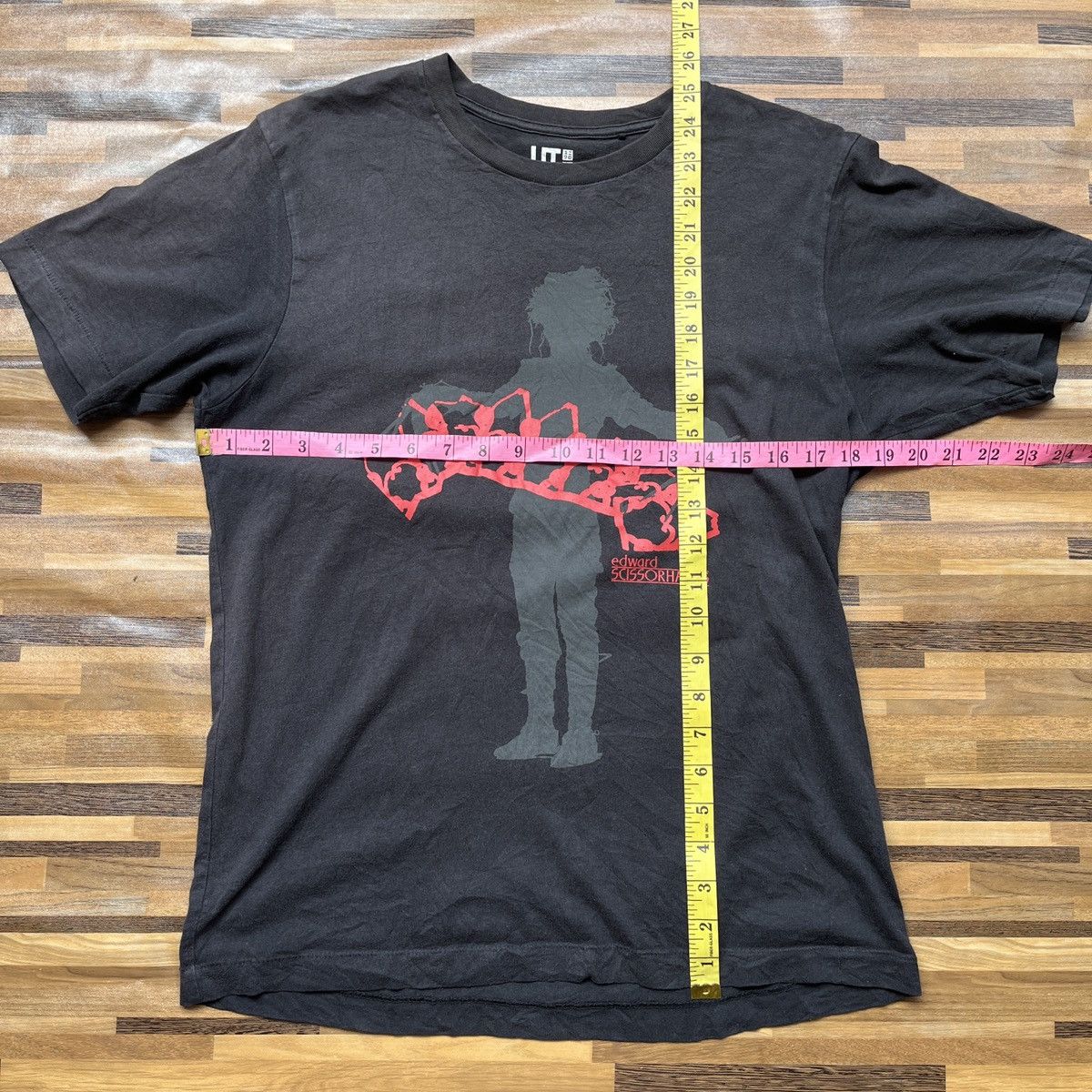 Uniqlo Edward Scissorhands Movie X Uniqlo Japan TShirt Size US M / EU 48-50 / 2 - 5 Thumbnail