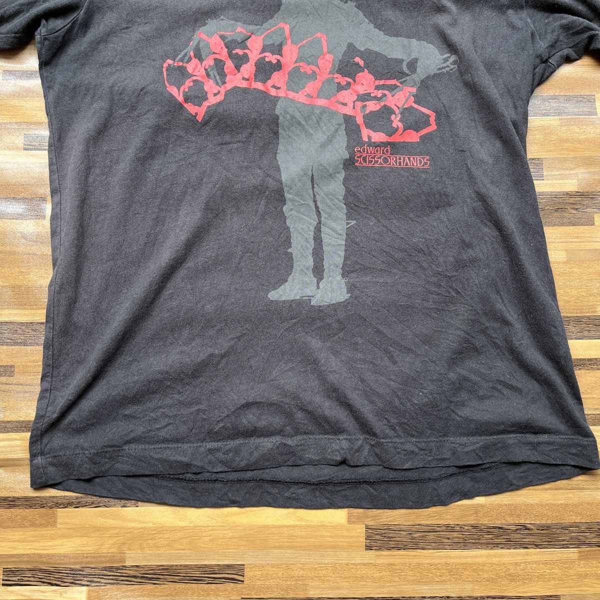 Uniqlo Edward Scissorhands Movie X Uniqlo Japan TShirt Size US M / EU 48-50 / 2 - 12 Thumbnail