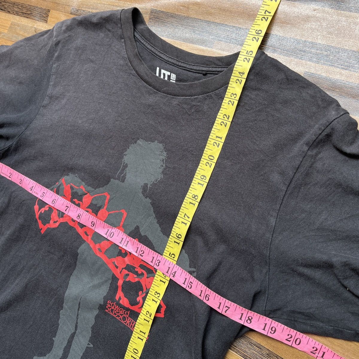 Uniqlo Edward Scissorhands Movie X Uniqlo Japan TShirt Size US M / EU 48-50 / 2 - 4 Thumbnail