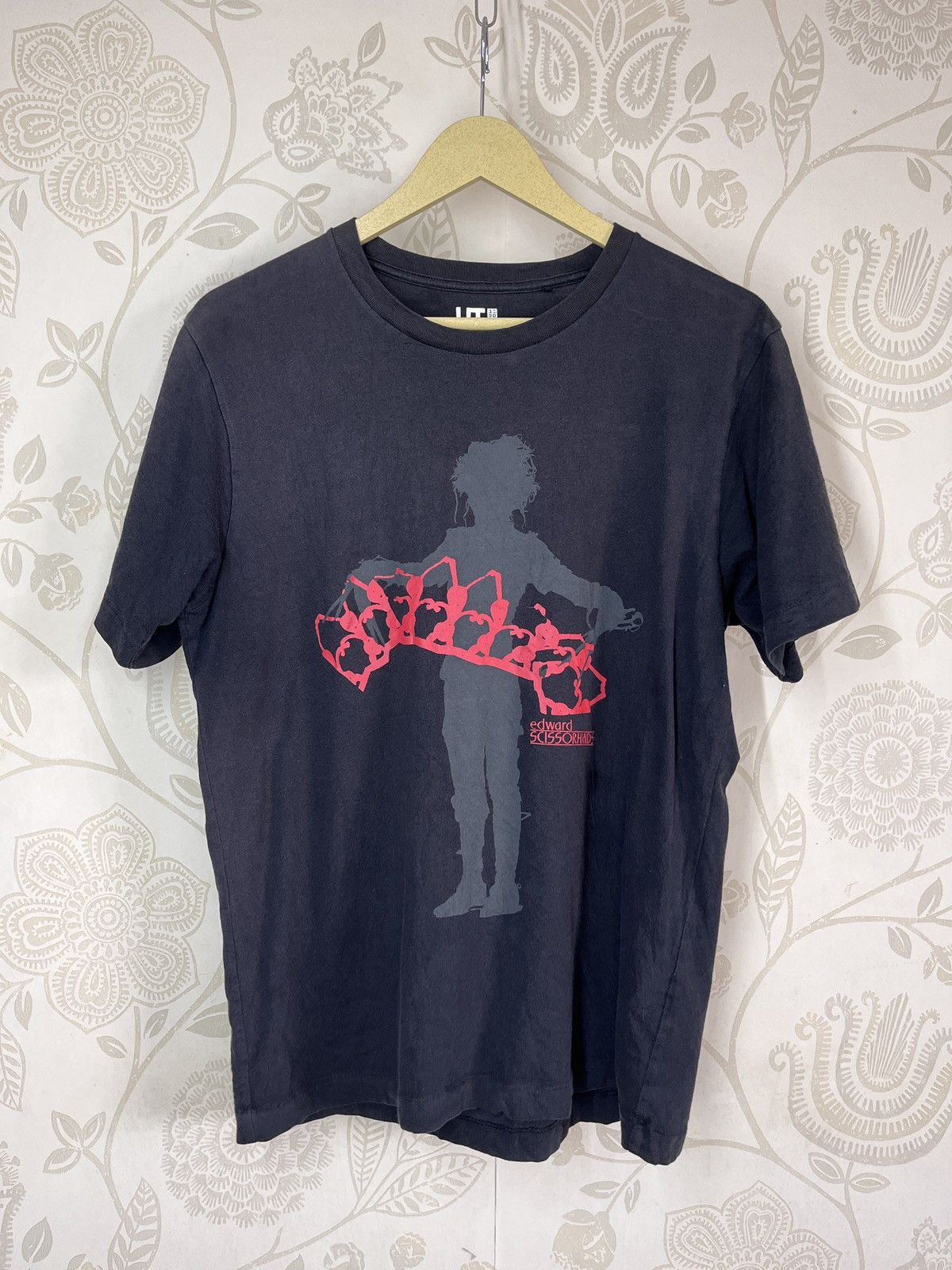 Uniqlo Edward Scissorhands Movie X Uniqlo Japan TShirt Size US M / EU 48-50 / 2 - 18 Thumbnail