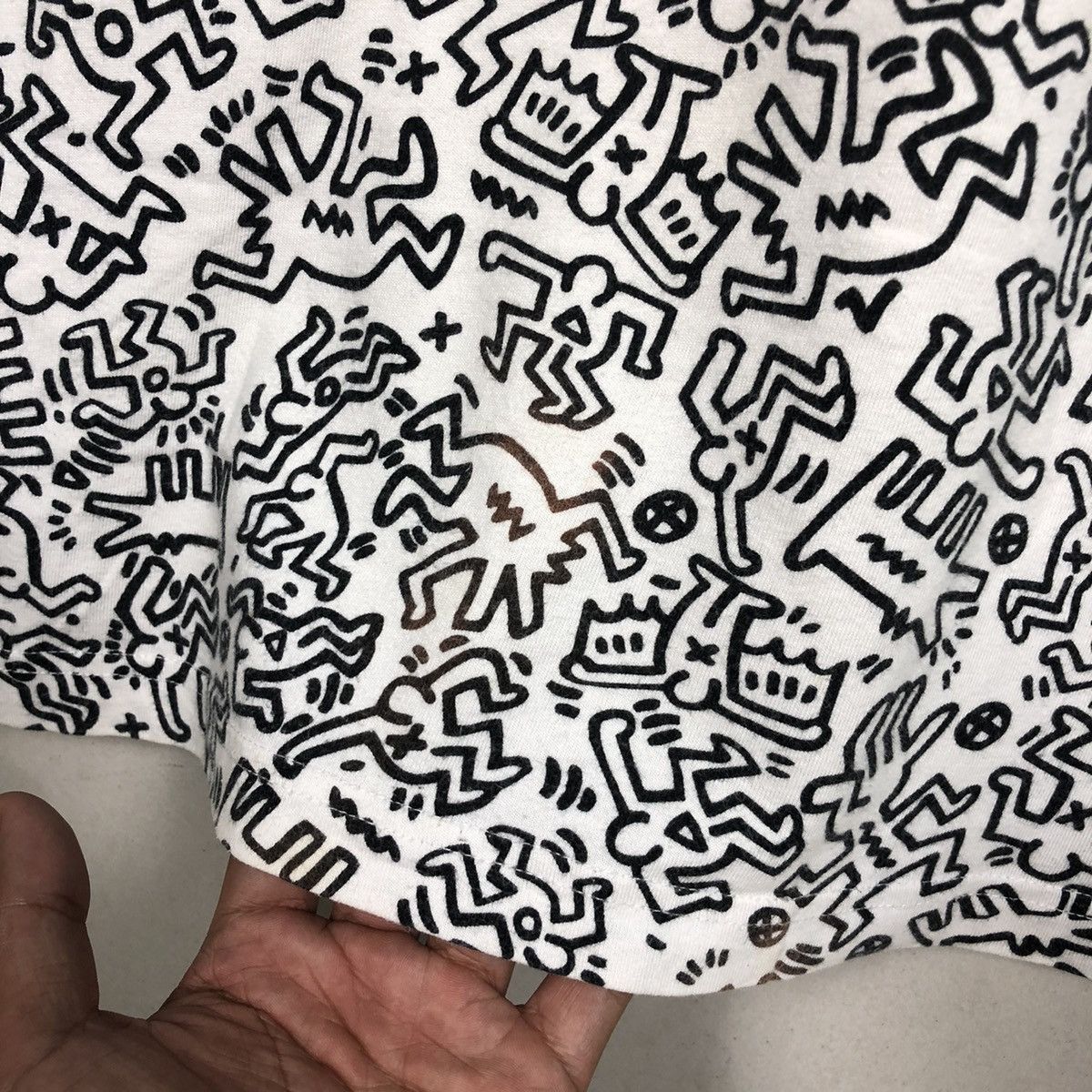 Keith Haring Y2K Keith Haring Uniqlo Full Print Tee Size US M / EU 48-50 / 2 - 5 Thumbnail