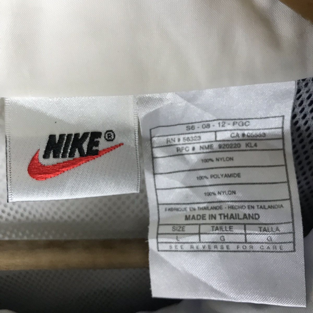 Nike Vintage Nike Multicolour Windbreaker Size US L / EU 52-54 / 3 - 3 Thumbnail