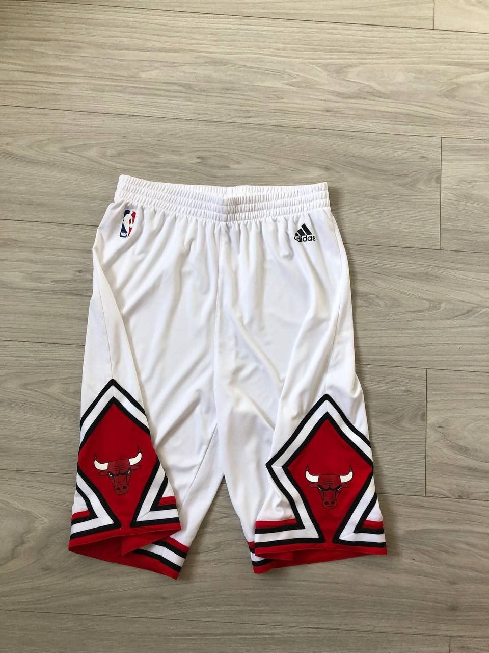 NBA Adidas Chicago Bulls NBA Shorts Basketball Size US 34 / EU 50 - 1 Thumbnail