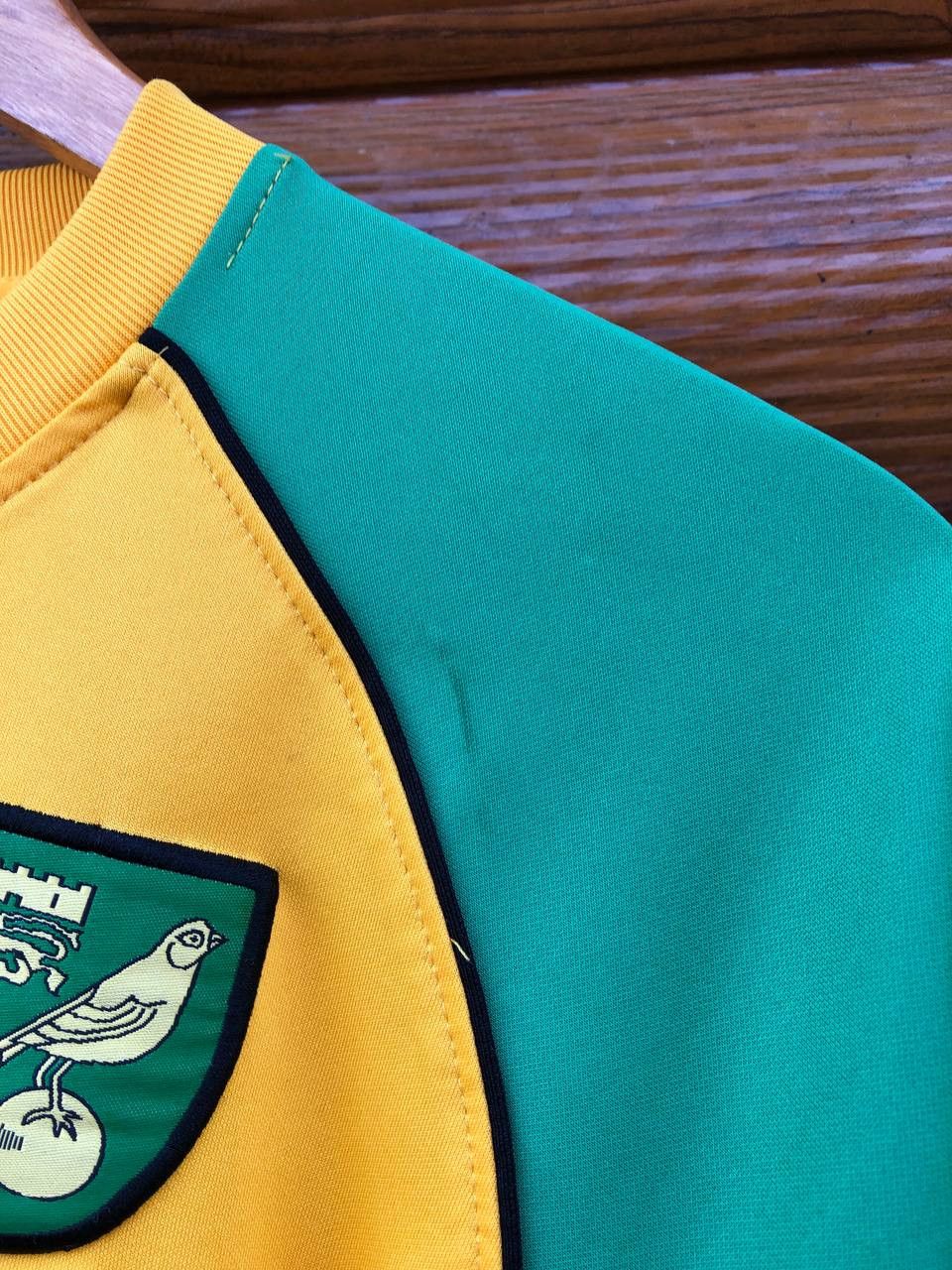 Other NORWICH CITY SHIRT FOOTBALL SOCCER JERSEY XARA Size US L / EU 52-54 / 3 - 7 Thumbnail