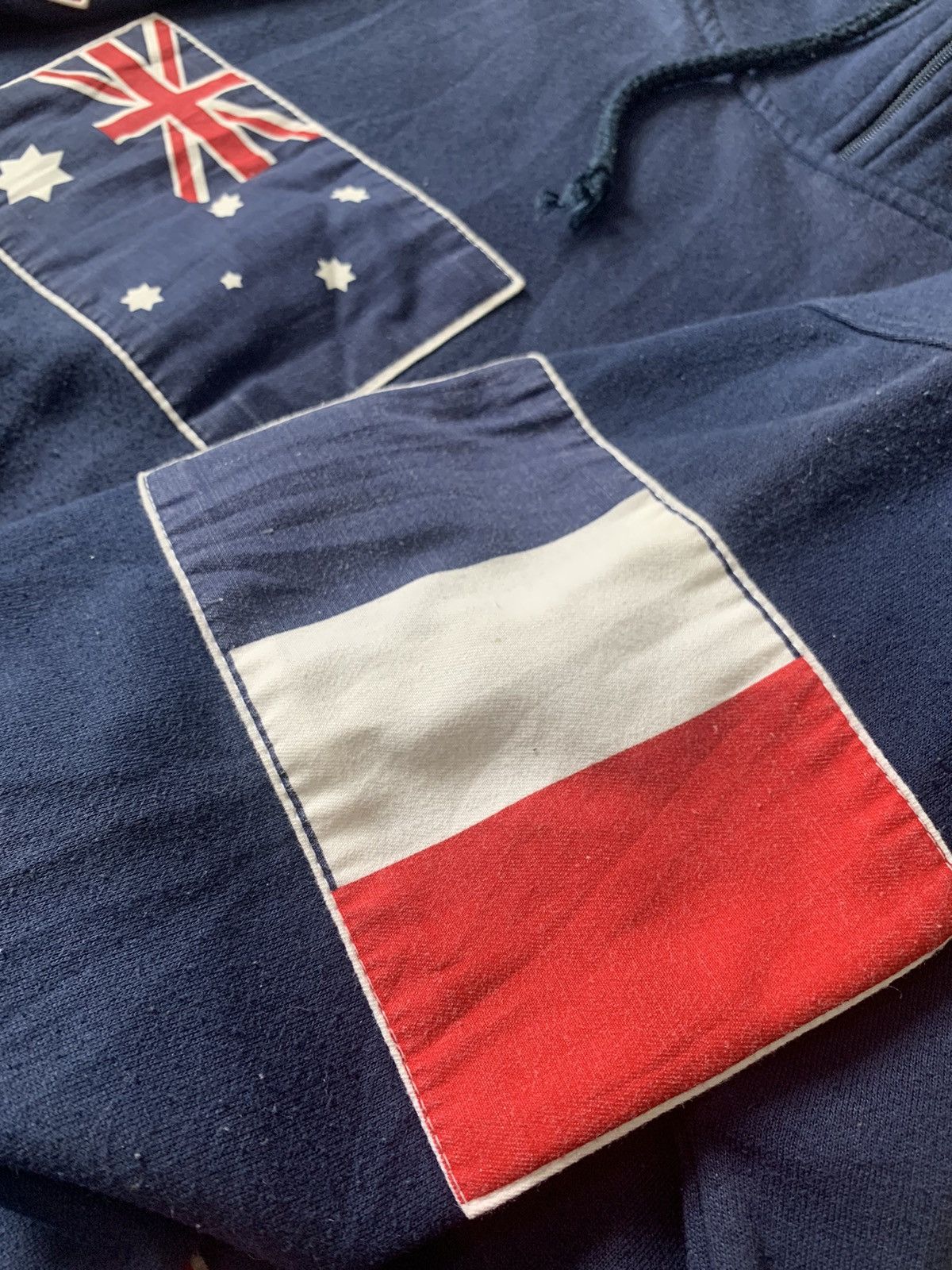 Vintage Sweatshirt AUSTRALIAN With Flag Rare Design Size US M / EU 48-50 / 2 - 7 Thumbnail