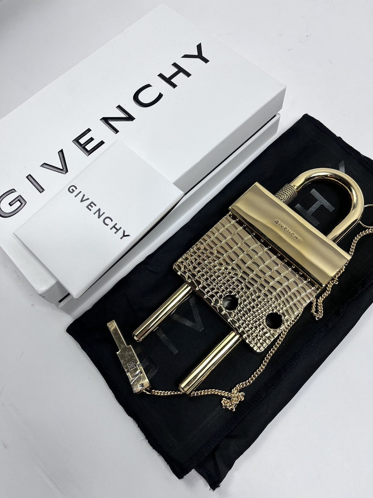 Givenchy GIVENCHY 3A CROCO OR MAXI JAUNE GOLD CROCO PADLOCK MAXI Size ONE SIZE - 10 Thumbnail