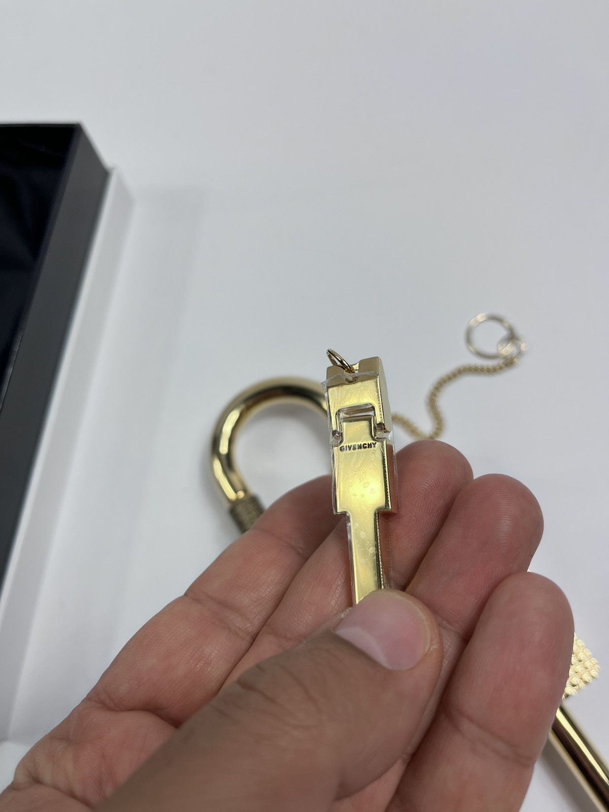 Givenchy GIVENCHY 3A CROCO OR MAXI JAUNE GOLD CROCO PADLOCK MAXI Size ONE SIZE - 9 Thumbnail