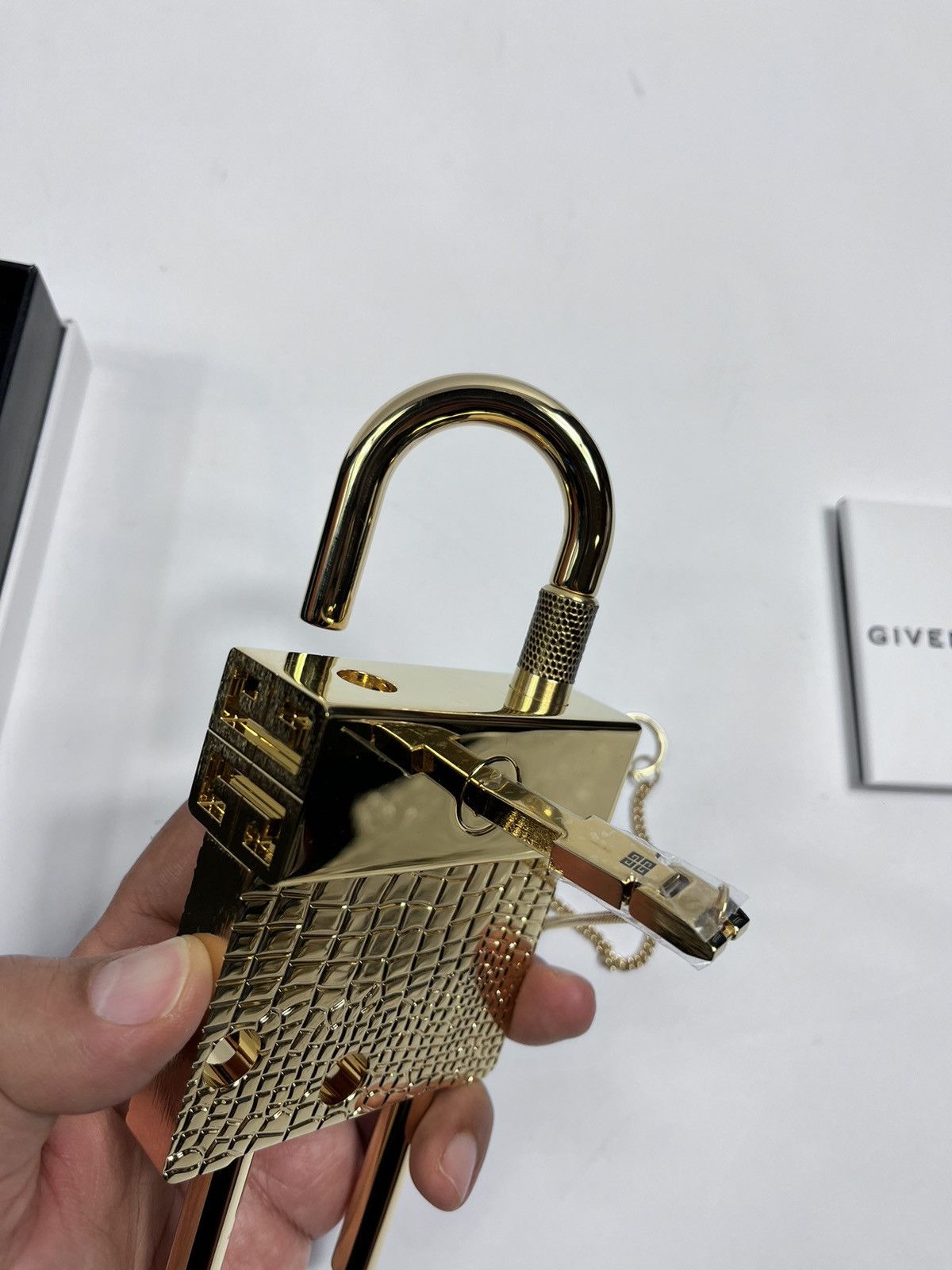 Givenchy GIVENCHY 3A CROCO OR MAXI JAUNE GOLD CROCO PADLOCK MAXI Size ONE SIZE - 5 Thumbnail