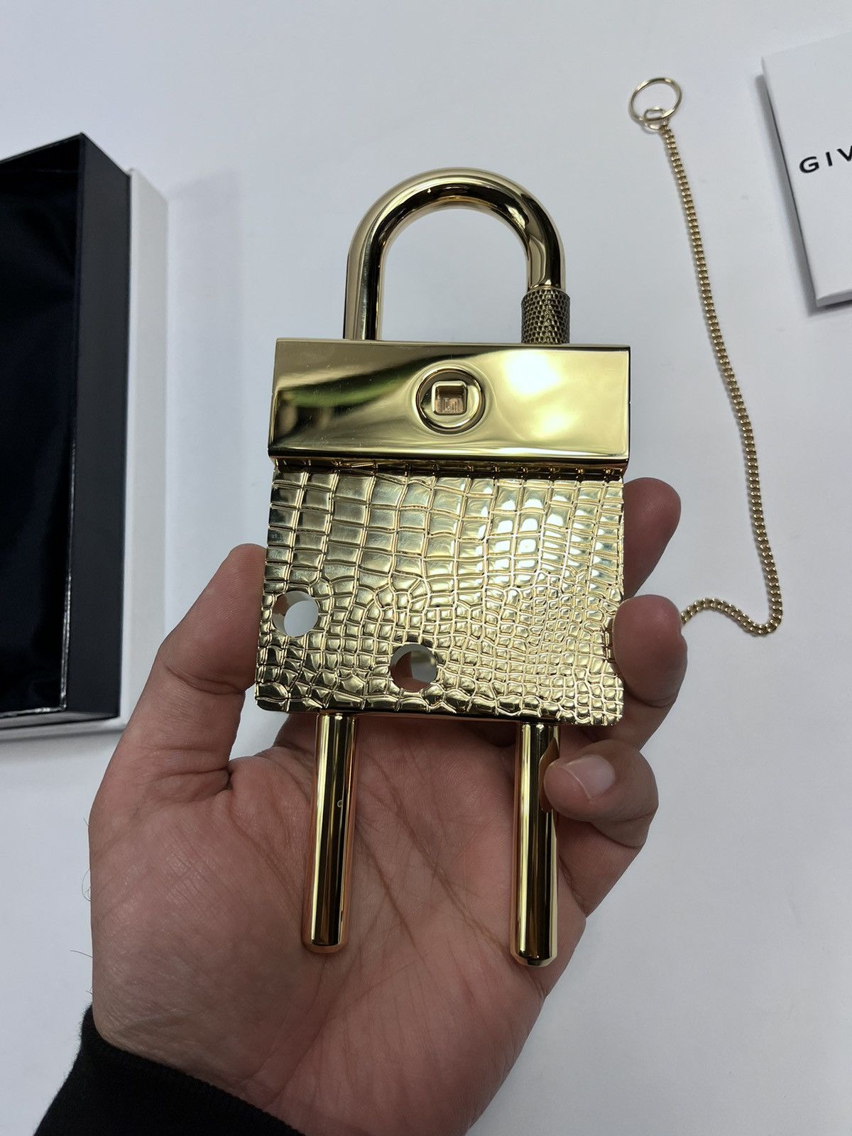 Givenchy GIVENCHY 3A CROCO OR MAXI JAUNE GOLD CROCO PADLOCK MAXI Size ONE SIZE - 4 Thumbnail