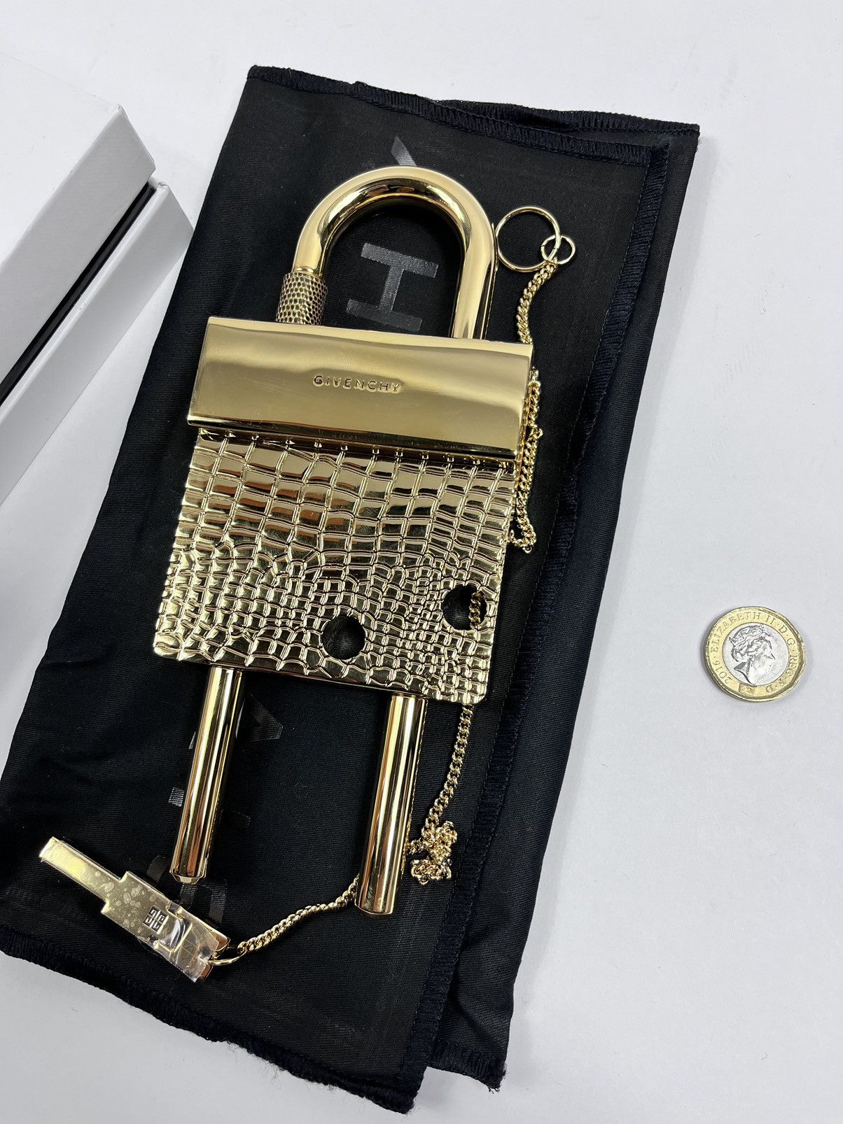 Givenchy GIVENCHY 3A CROCO OR MAXI JAUNE GOLD CROCO PADLOCK MAXI Size ONE SIZE - 1 Thumbnail