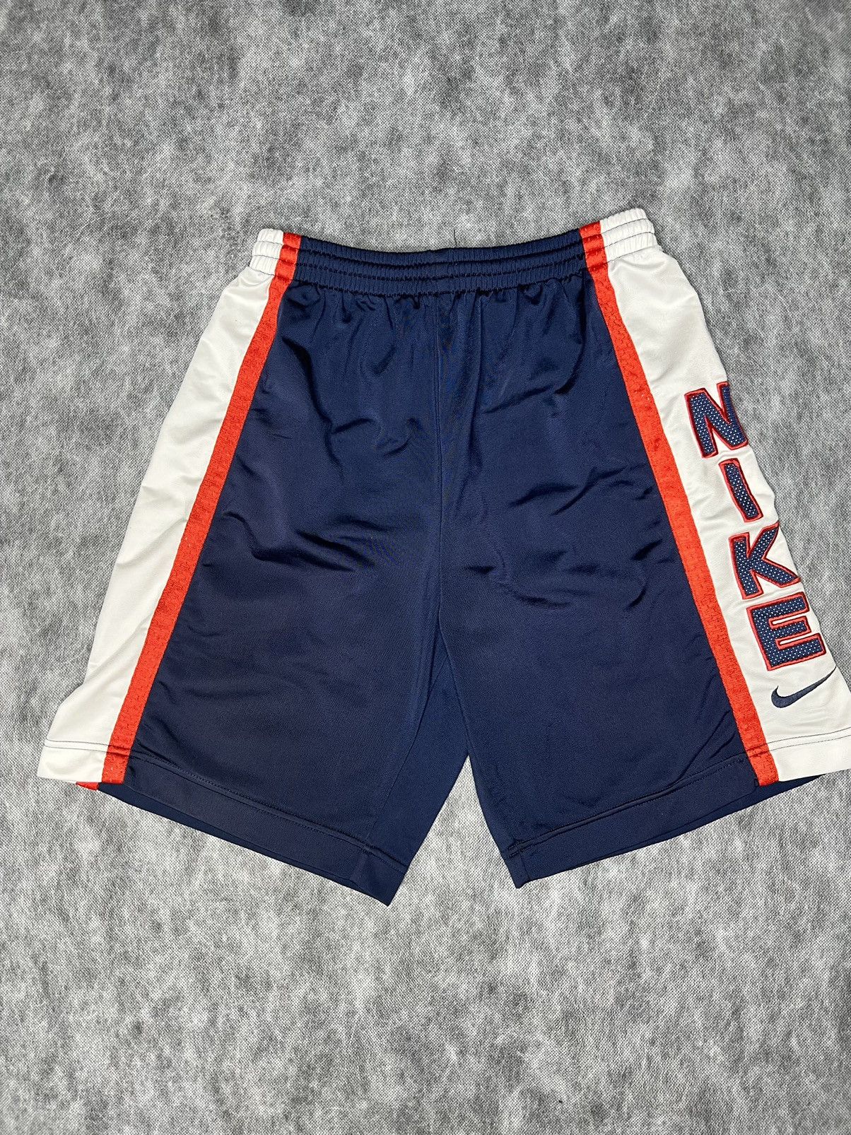 Nike 90s Vintage Nike Big Logo Shorts Size US 32 / EU 48 - 1 Thumbnail