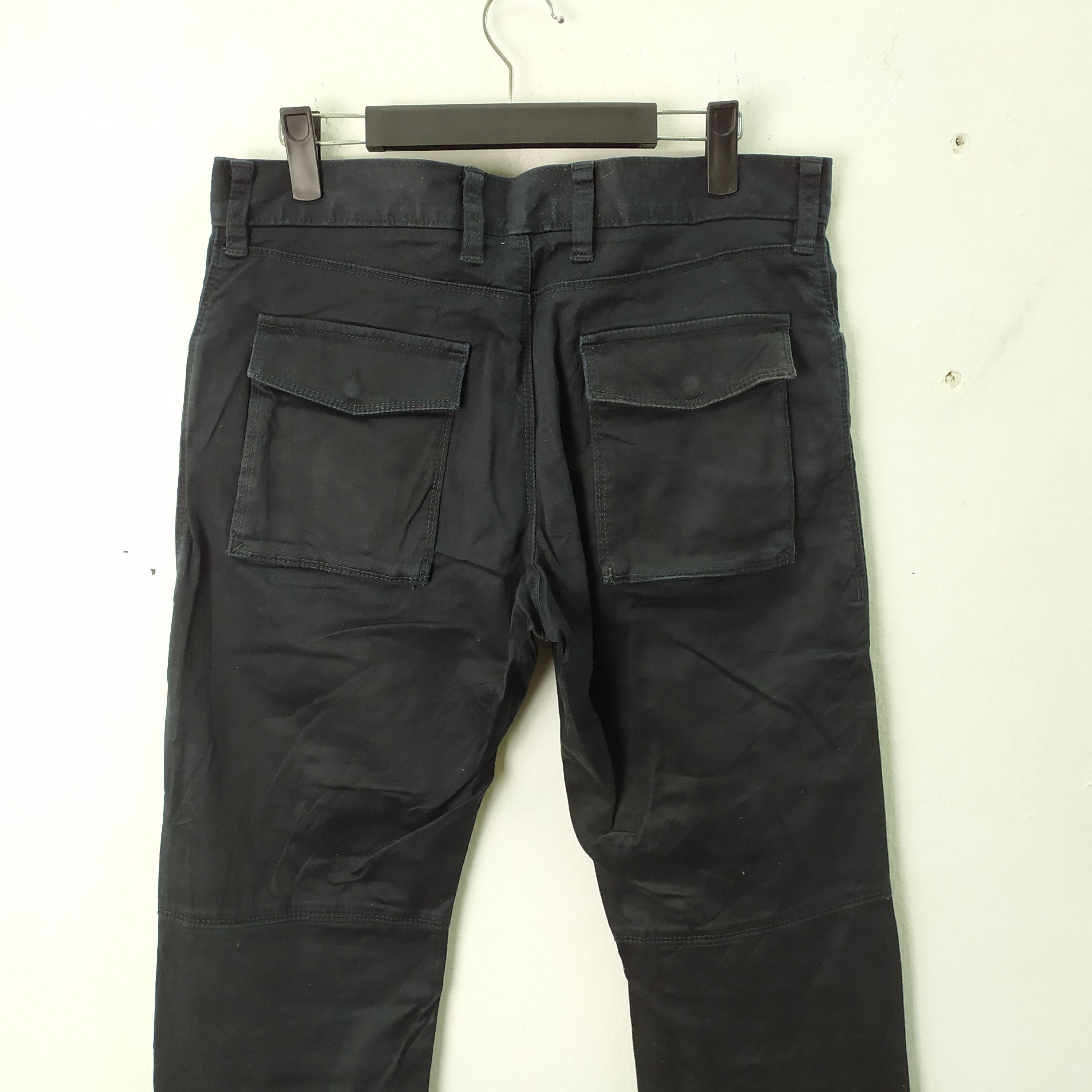 Japanese Brand Japanese brand Black Cargo Pants Zipper Multipocket Size US 32 / EU 48 - 2 Thumbnail