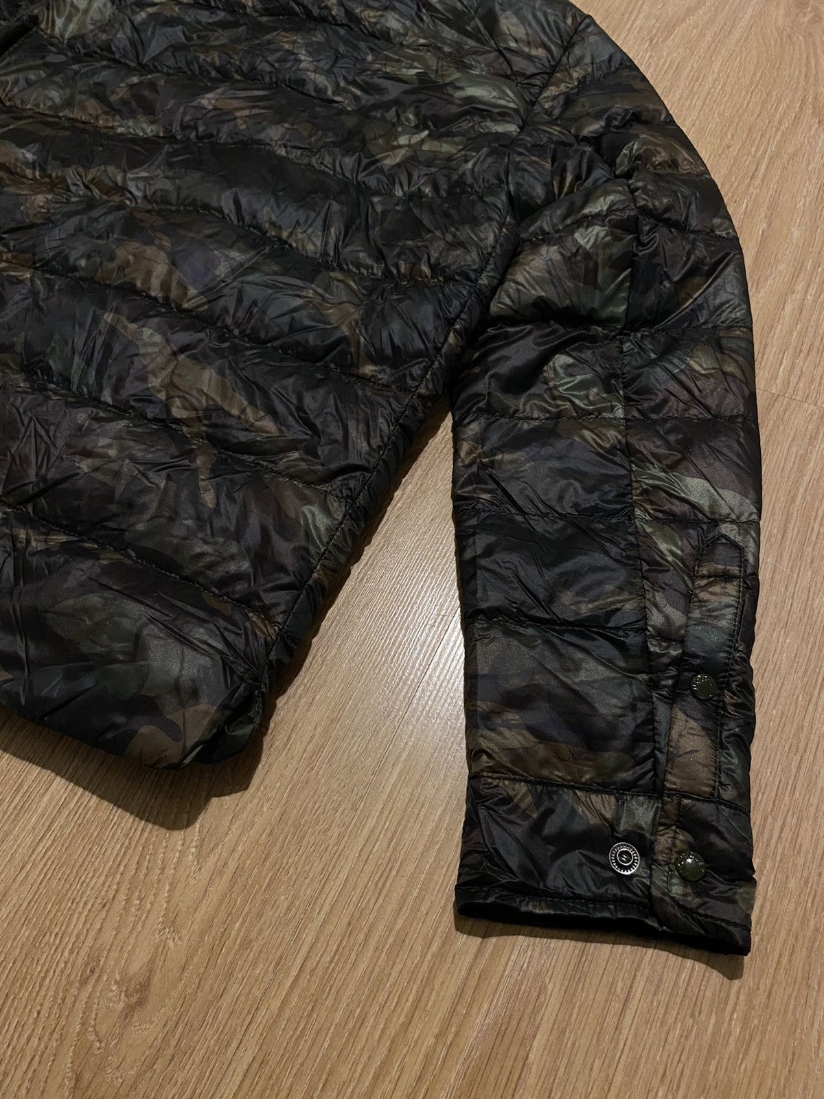 Moncler Moncler camouflage lightweight down jacket Size US M / EU 48-50 / 2 - 15 Thumbnail
