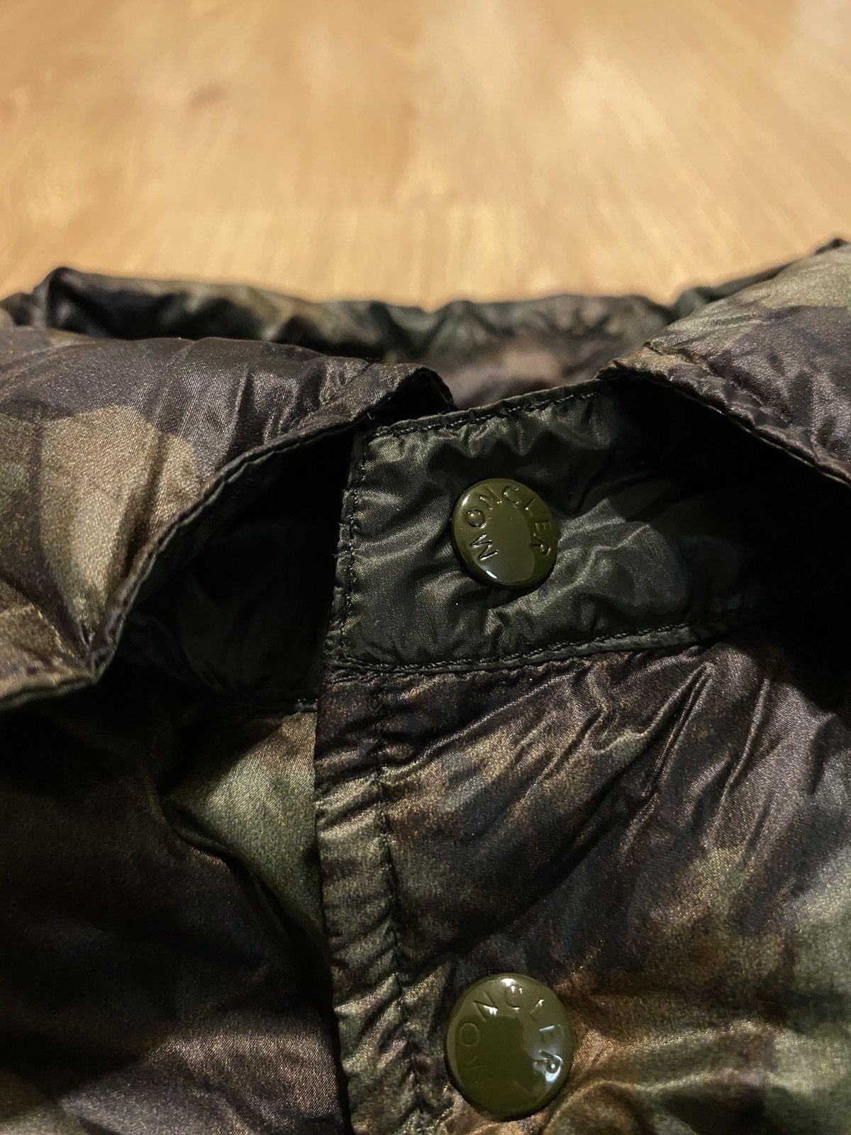 Moncler Moncler camouflage lightweight down jacket Size US M / EU 48-50 / 2 - 13 Thumbnail