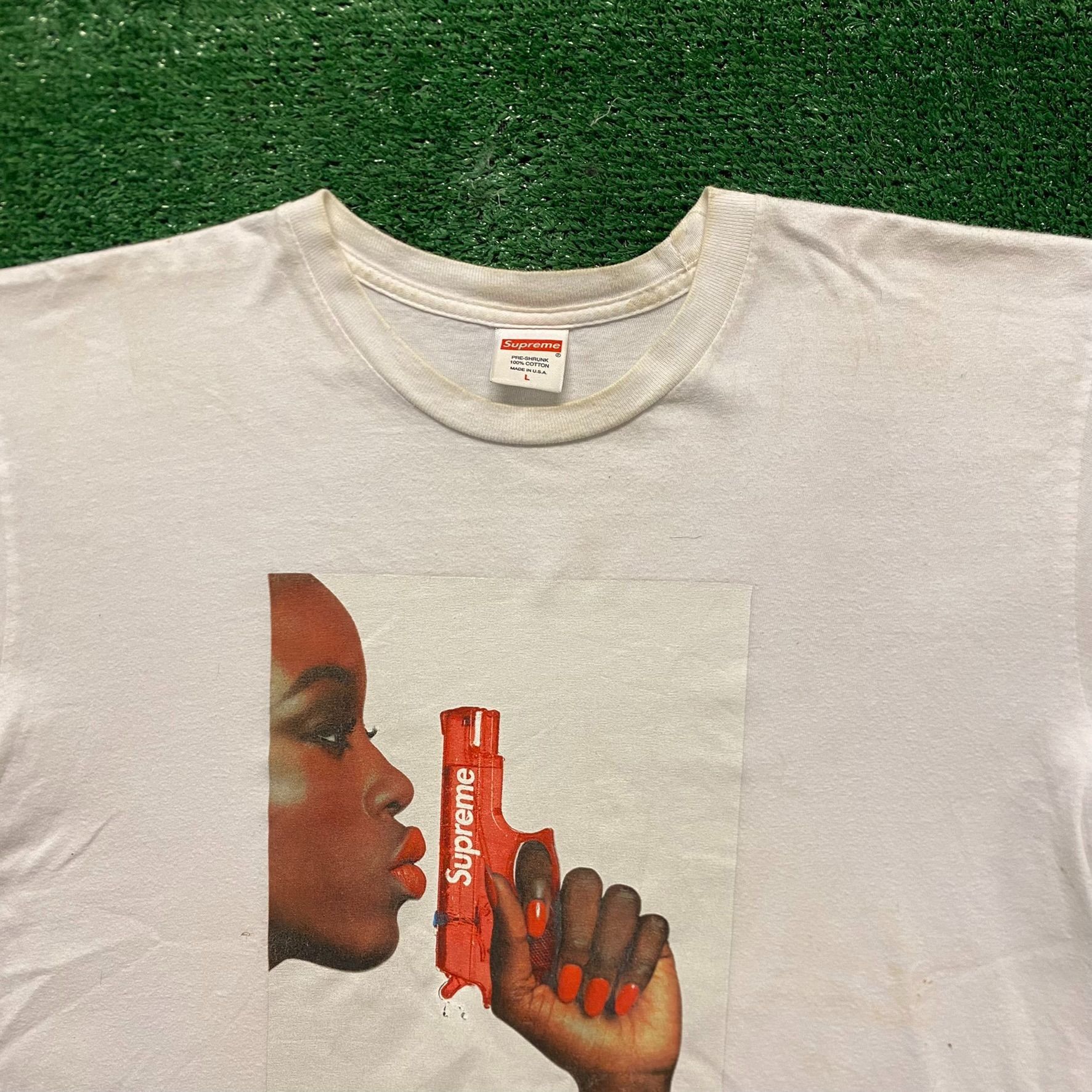 Supreme Supreme Water Gun Hype Skater T-Shirt Size US L / EU 52-54 / 3 - 2 Thumbnail
