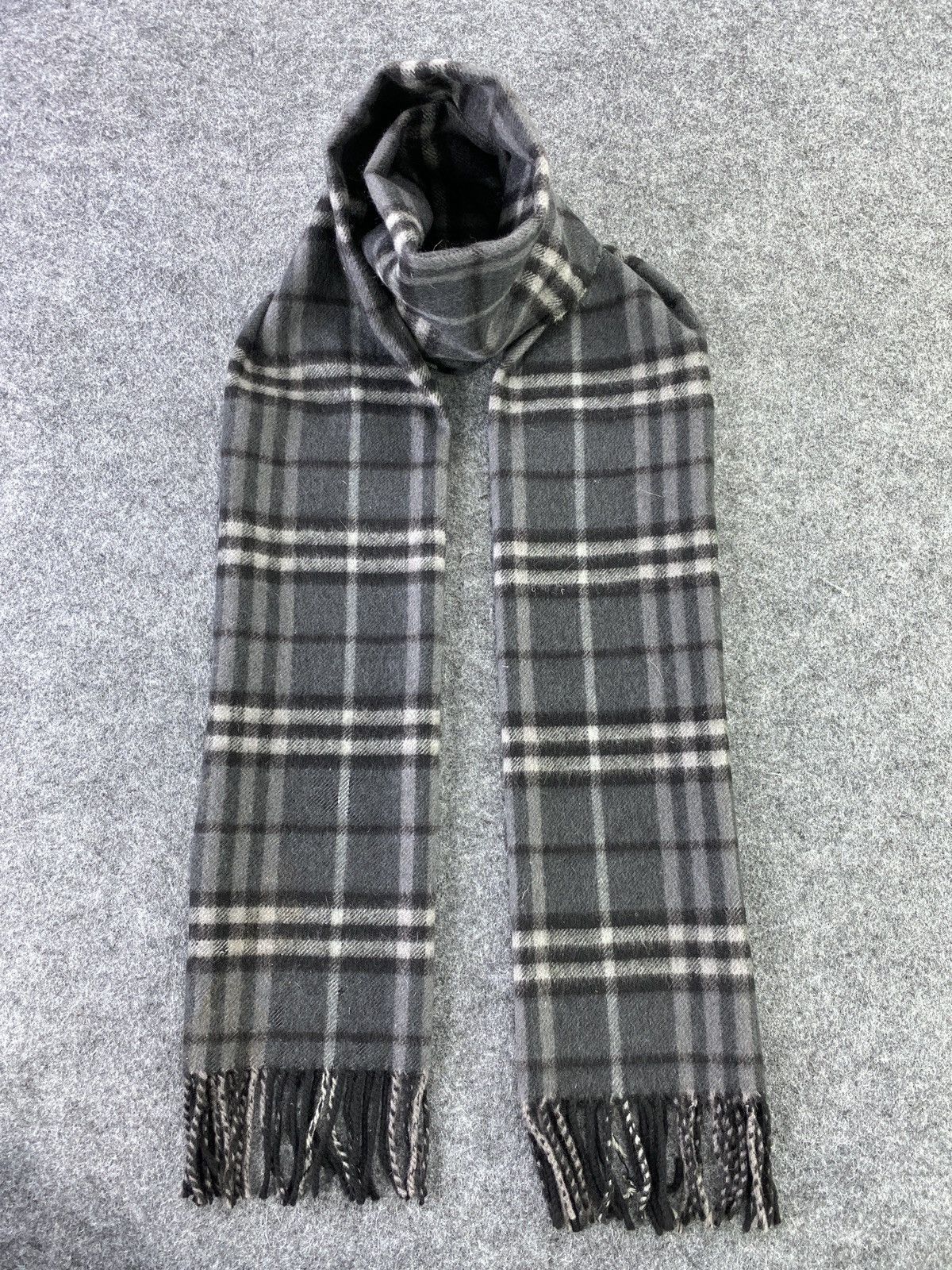 Vintage Burberry Scarf/Muffler -T114