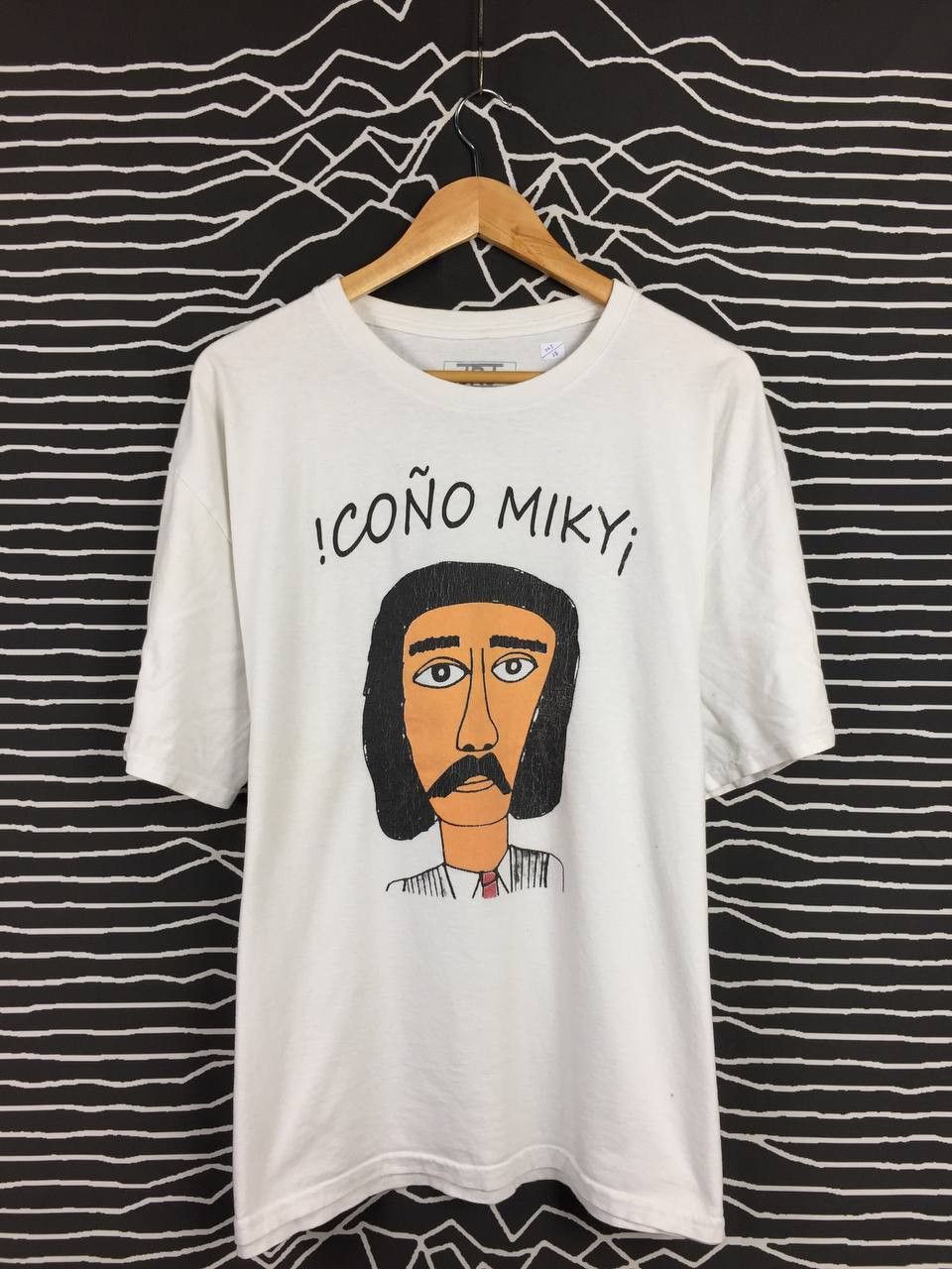 Band Tees Cono Miky Luisito Rey Mexico Singer Netflix Series Tee Size US XL / EU 56 / 4 - 1 Thumbnail