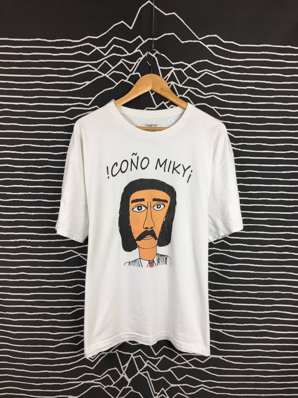 Band Tees Cono Miky Luisito Rey Mexico Singer Netflix Series Tee Size US XL / EU 56 / 4 - 2 Thumbnail