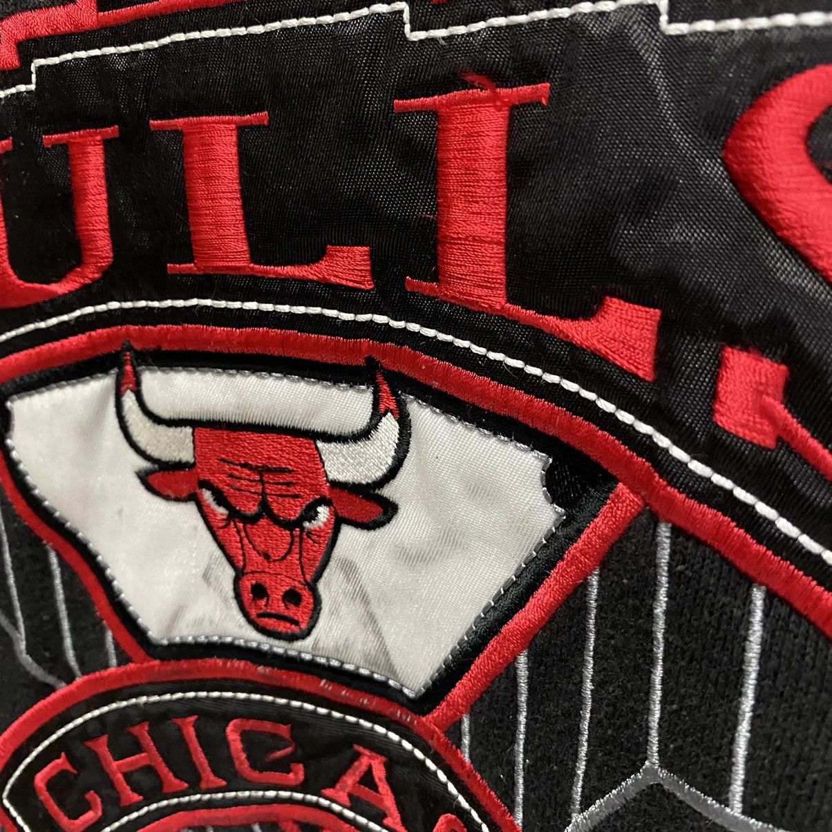 NBA Chicago Bulls Vintage 90s embroidery logo Size US L / EU 52-54 / 3 - 7 Thumbnail