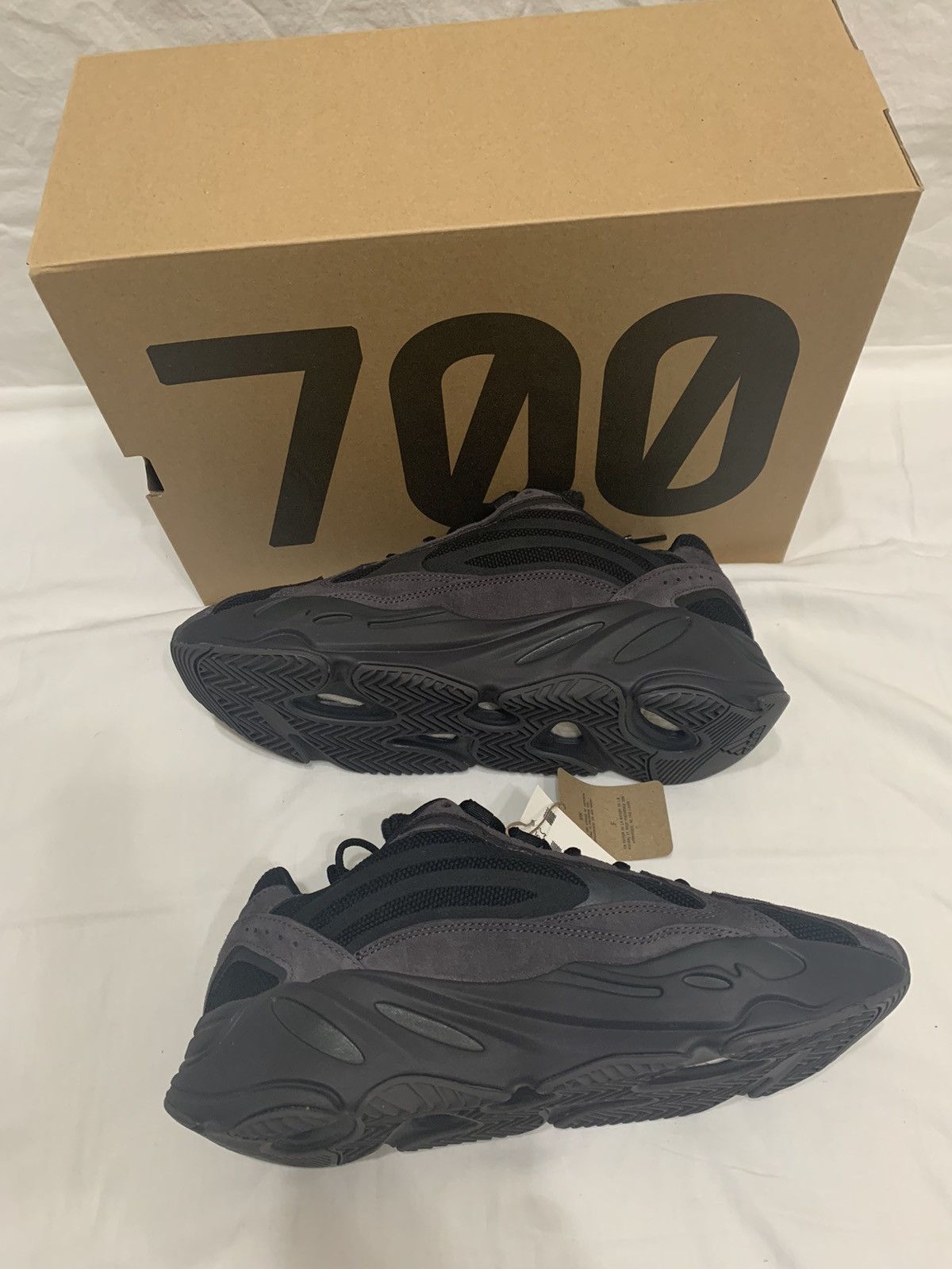 Adidas × Kanye West adidas Yeezy Boost 700 V2 Size US 9.5 / EU 42-43 - 4 Thumbnail