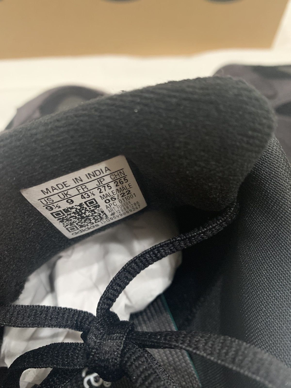 Adidas × Kanye West adidas Yeezy Boost 700 V2 Size US 9.5 / EU 42-43 - 2 Thumbnail