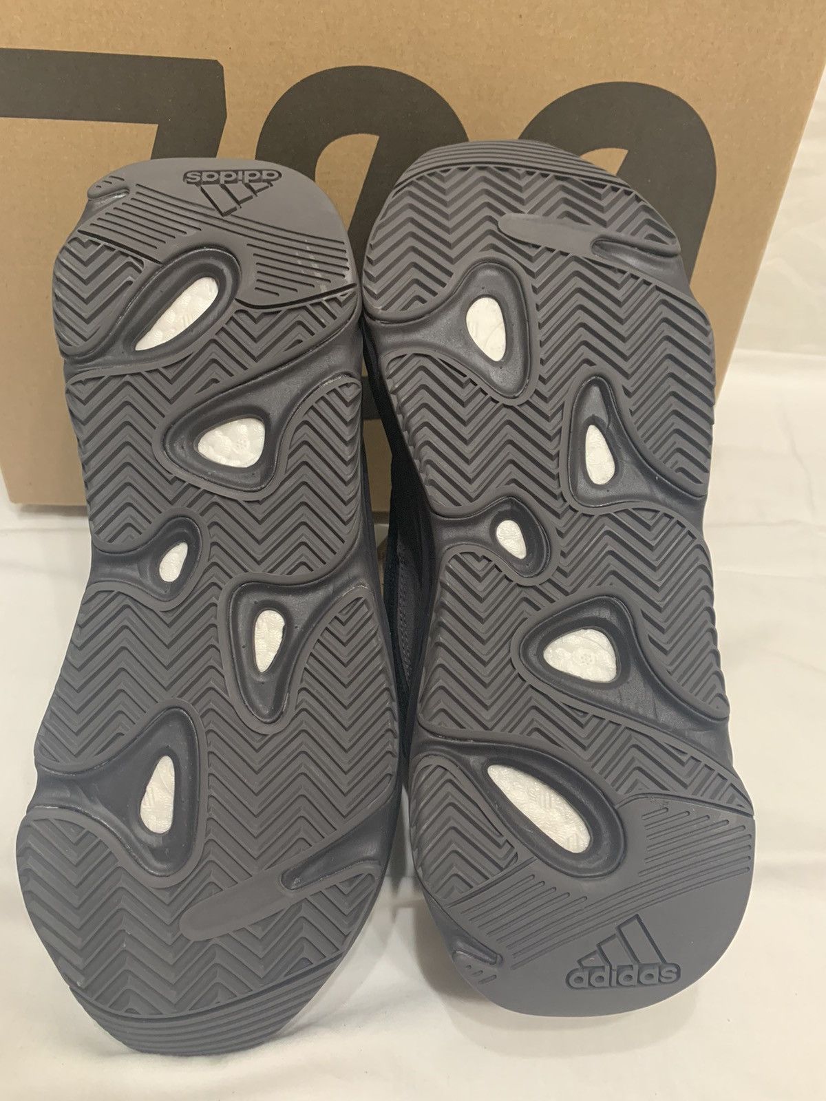 Adidas × Kanye West adidas Yeezy Boost 700 V2 Size US 9.5 / EU 42-43 - 3 Thumbnail