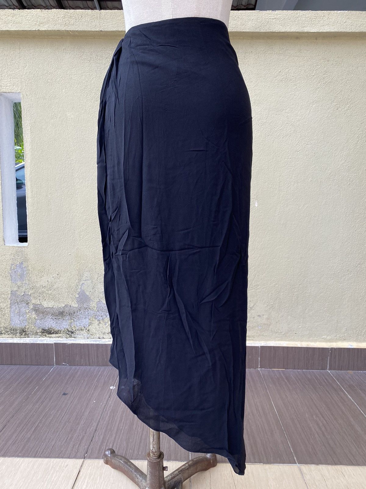 Emporio Armani assymetrical black skirt Size 25" / US 0 / IT 36 - 4 Thumbnail