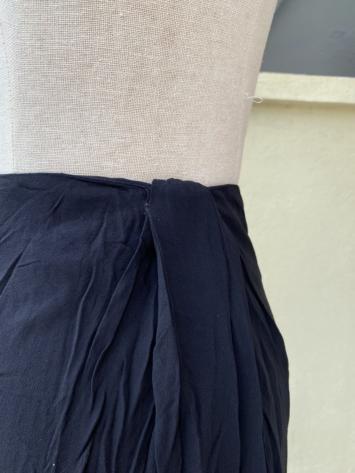 Emporio Armani assymetrical black skirt Size 25" / US 0 / IT 36 - 3 Thumbnail