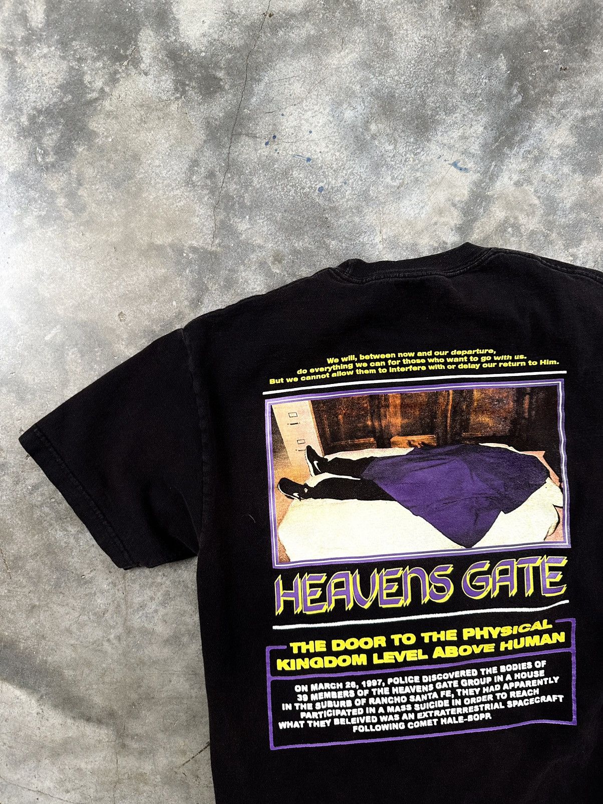 Other Heavens " Heavens Gate Suicide Cult " Tee Black Sz. Large Size US L / EU 52-54 / 3 - 2 Thumbnail