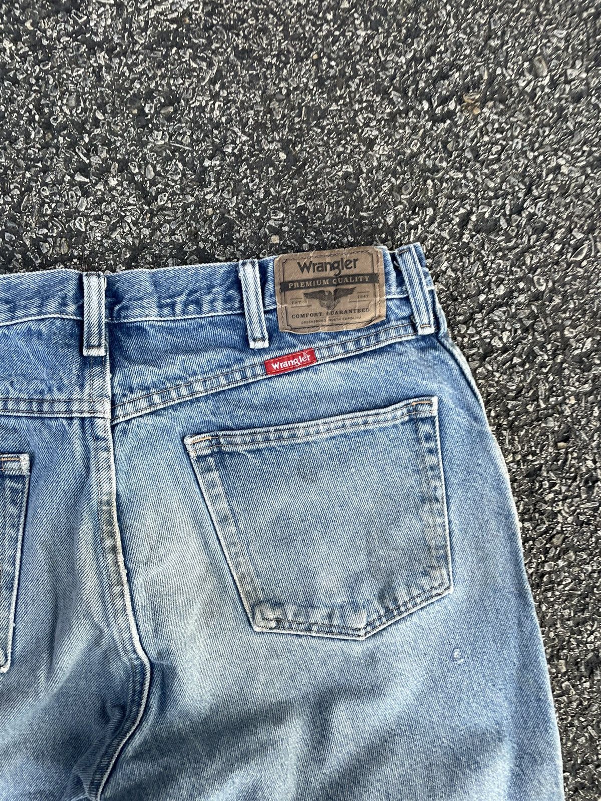 Wrangler Vintage wrangler distressed light wash jeans Size US 34 / EU 50 - 4 Thumbnail