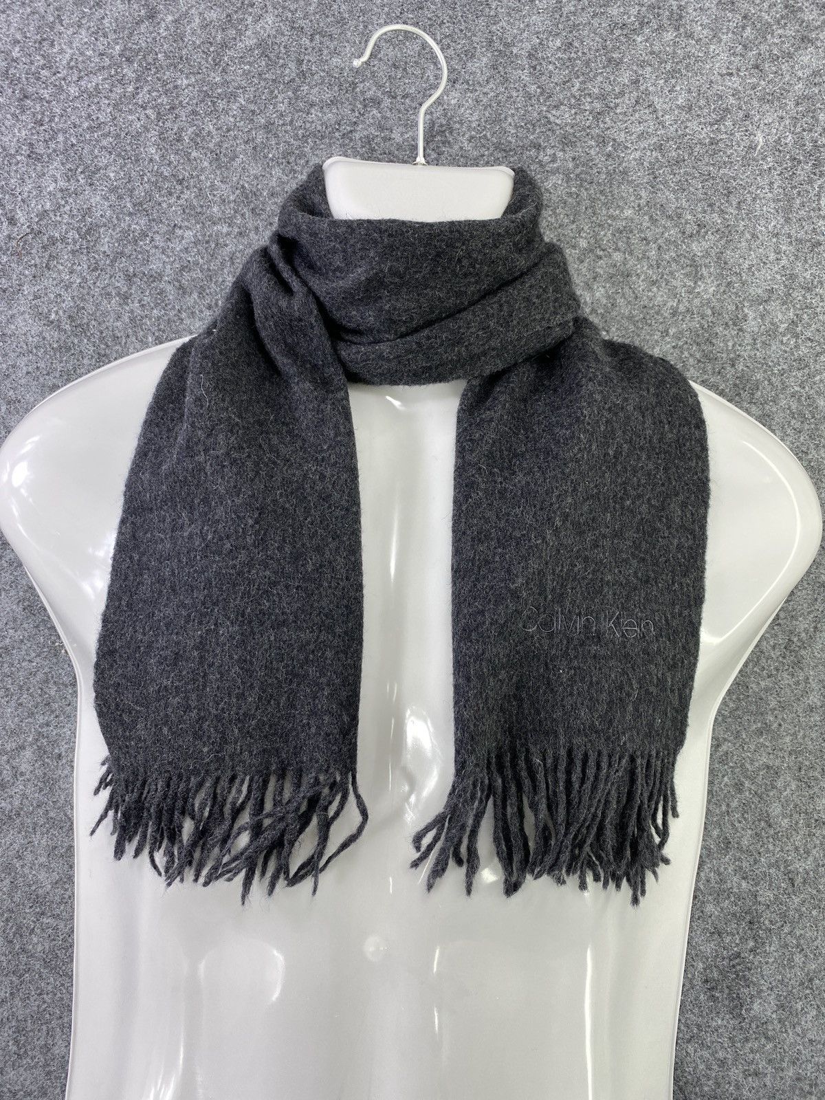 Calvin Klein Calvin Klein Scarf/Muffler/Neckwear -T332 Size ONE SIZE - 2 Thumbnail