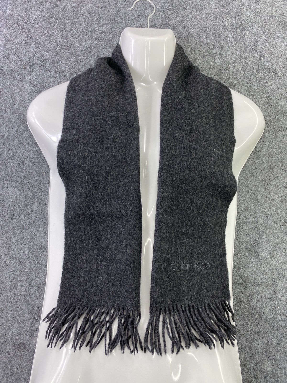 Calvin Klein Calvin Klein Scarf/Muffler/Neckwear -T332 Size ONE SIZE - 1 Thumbnail