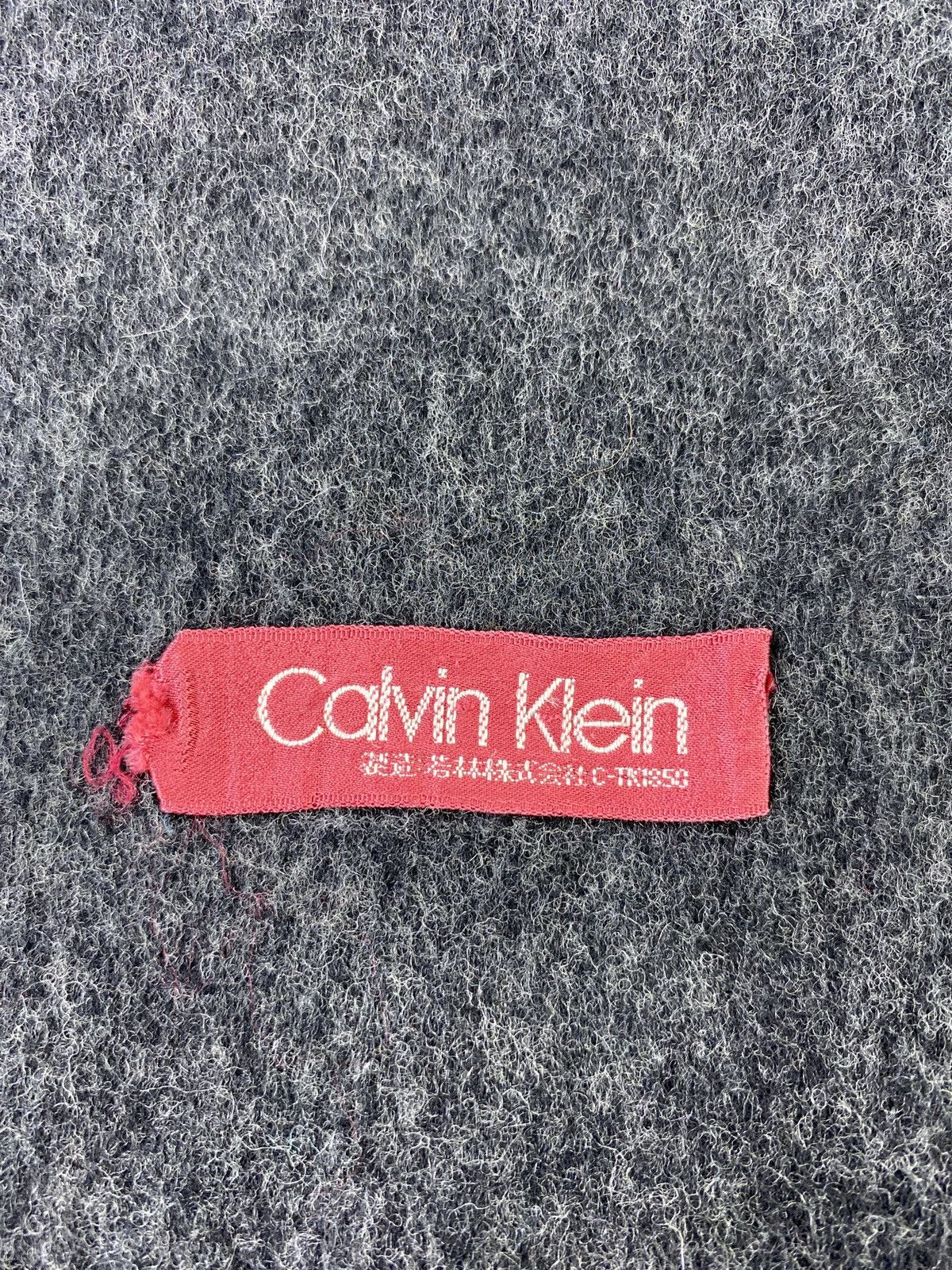 Calvin Klein Calvin Klein Scarf/Muffler/Neckwear -T332 Size ONE SIZE - 6 Thumbnail