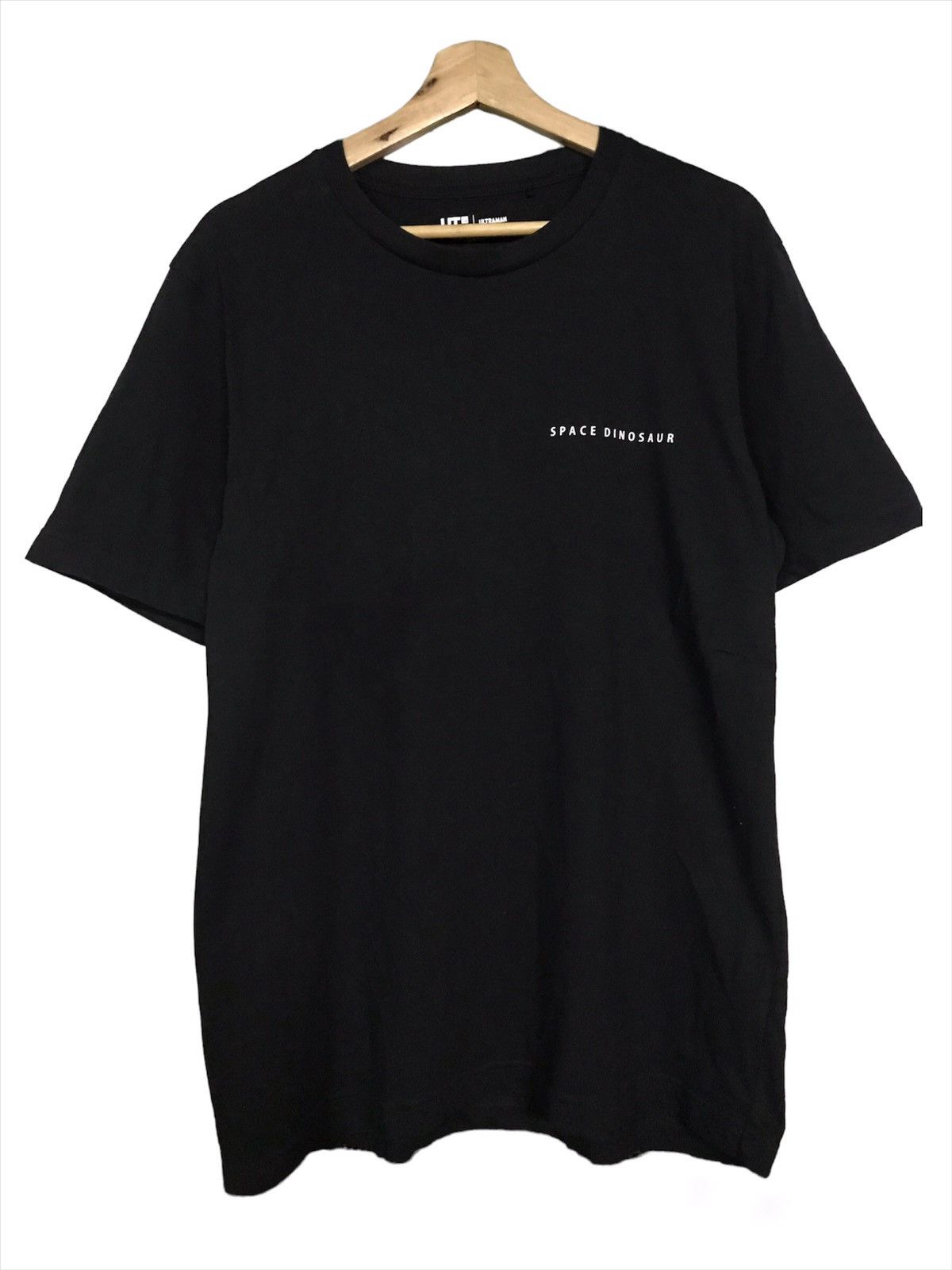 Uniqlo Space Dinosaur UltramanTshirt Short Sleeve Pullover Size US L / EU 52-54 / 3 - 1 Thumbnail