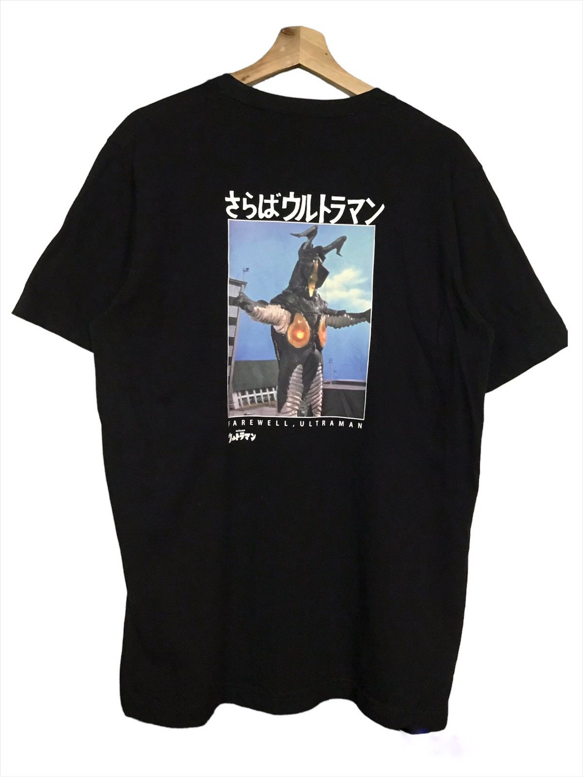 Uniqlo Space Dinosaur UltramanTshirt Short Sleeve Pullover Size US L / EU 52-54 / 3 - 2 Thumbnail
