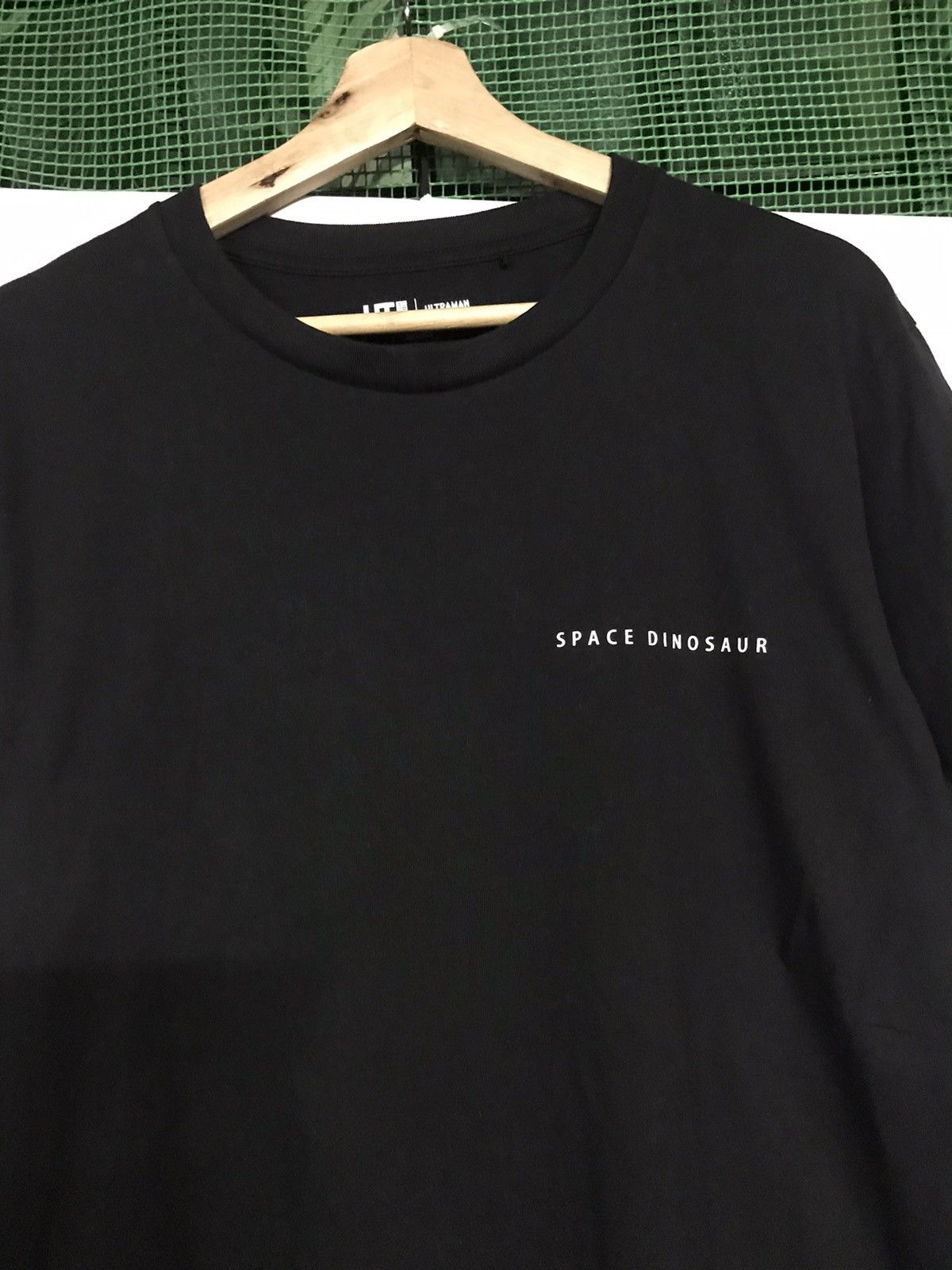 Uniqlo Space Dinosaur UltramanTshirt Short Sleeve Pullover Size US L / EU 52-54 / 3 - 3 Thumbnail