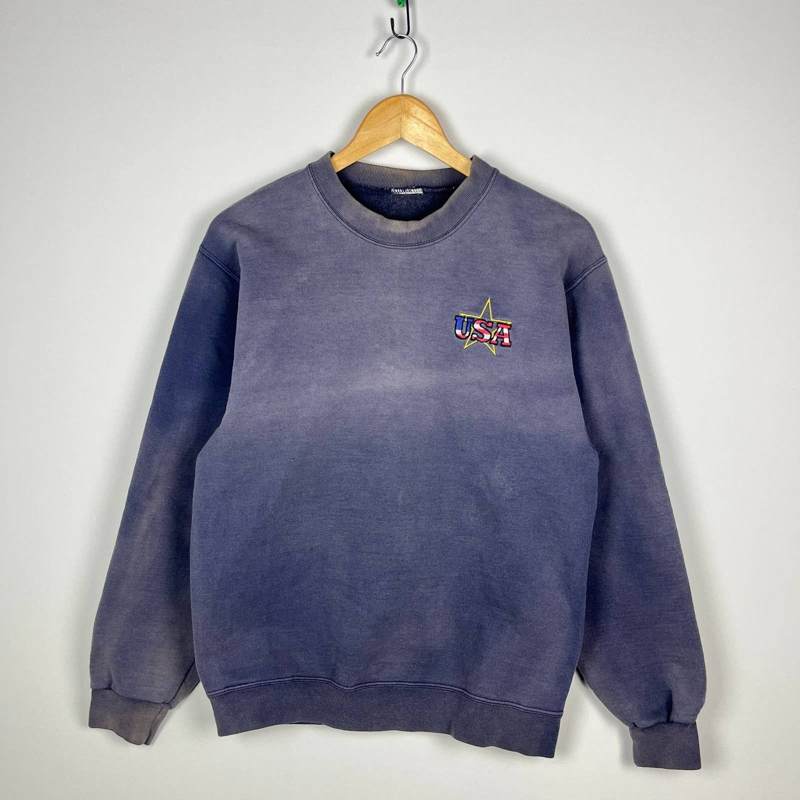 Vintage Vintage 90s USA Sun Faded Sweatshirt Medium Size US M / EU 48-50 / 2 - 1 Thumbnail