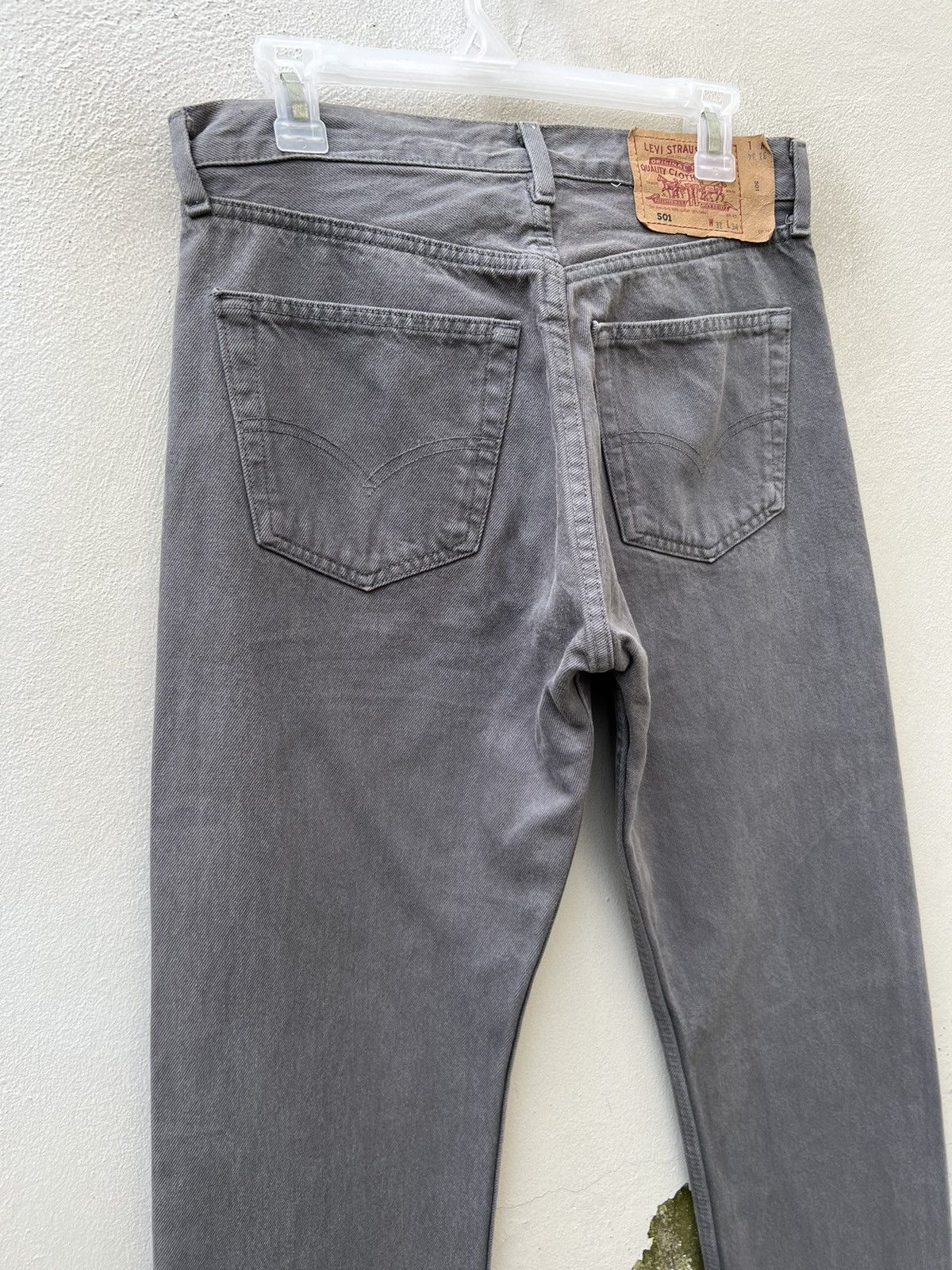 Levi's Vintage 1999 Levi’s 501 Sun Fade Grey Denim Regular Jeans Size US 31 - 15 Thumbnail
