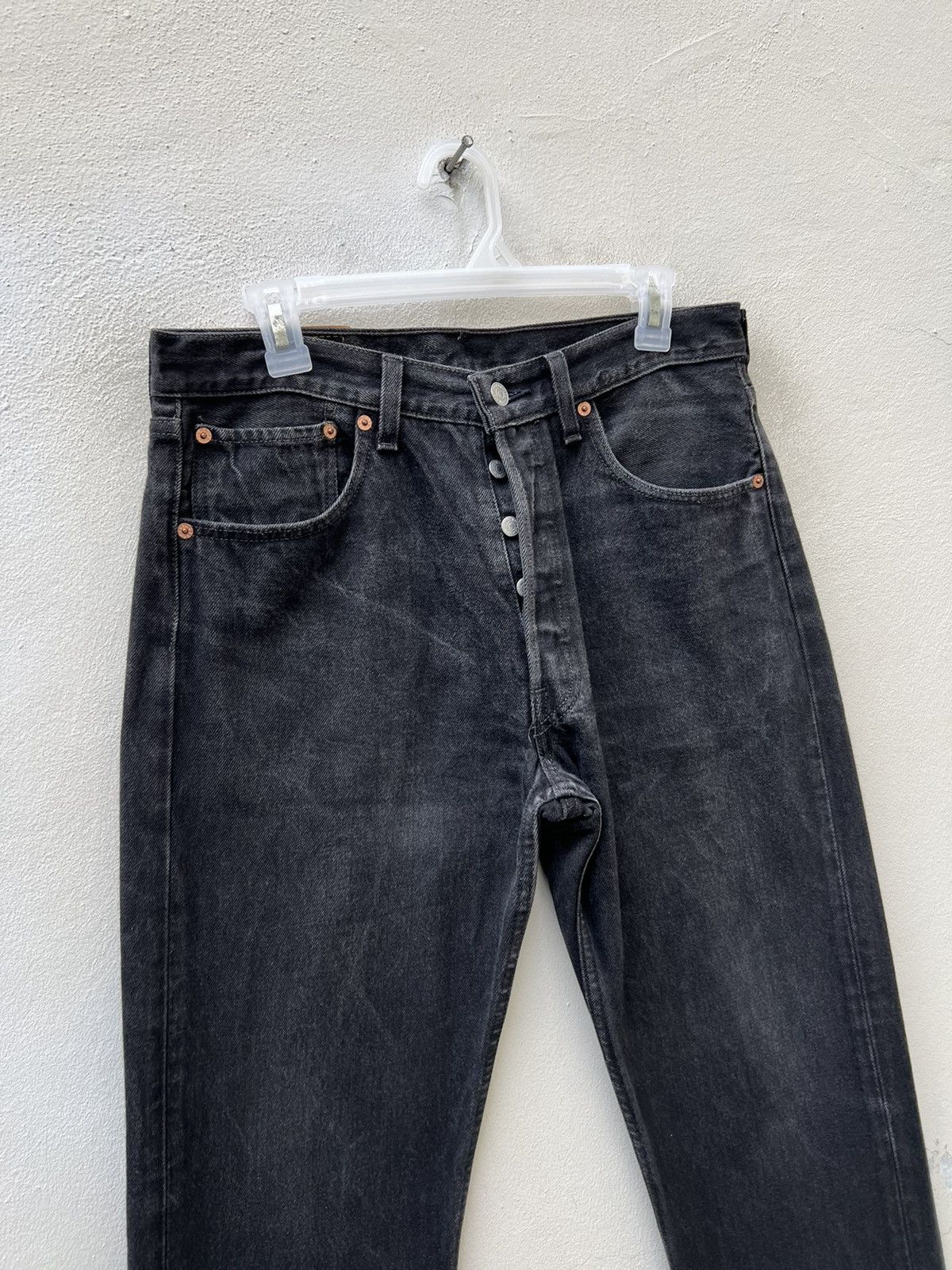Levi's Vintage 1995 Levi’s 501 Fade Black Denim Jeans Size US 32 / EU 48 - 7 Thumbnail