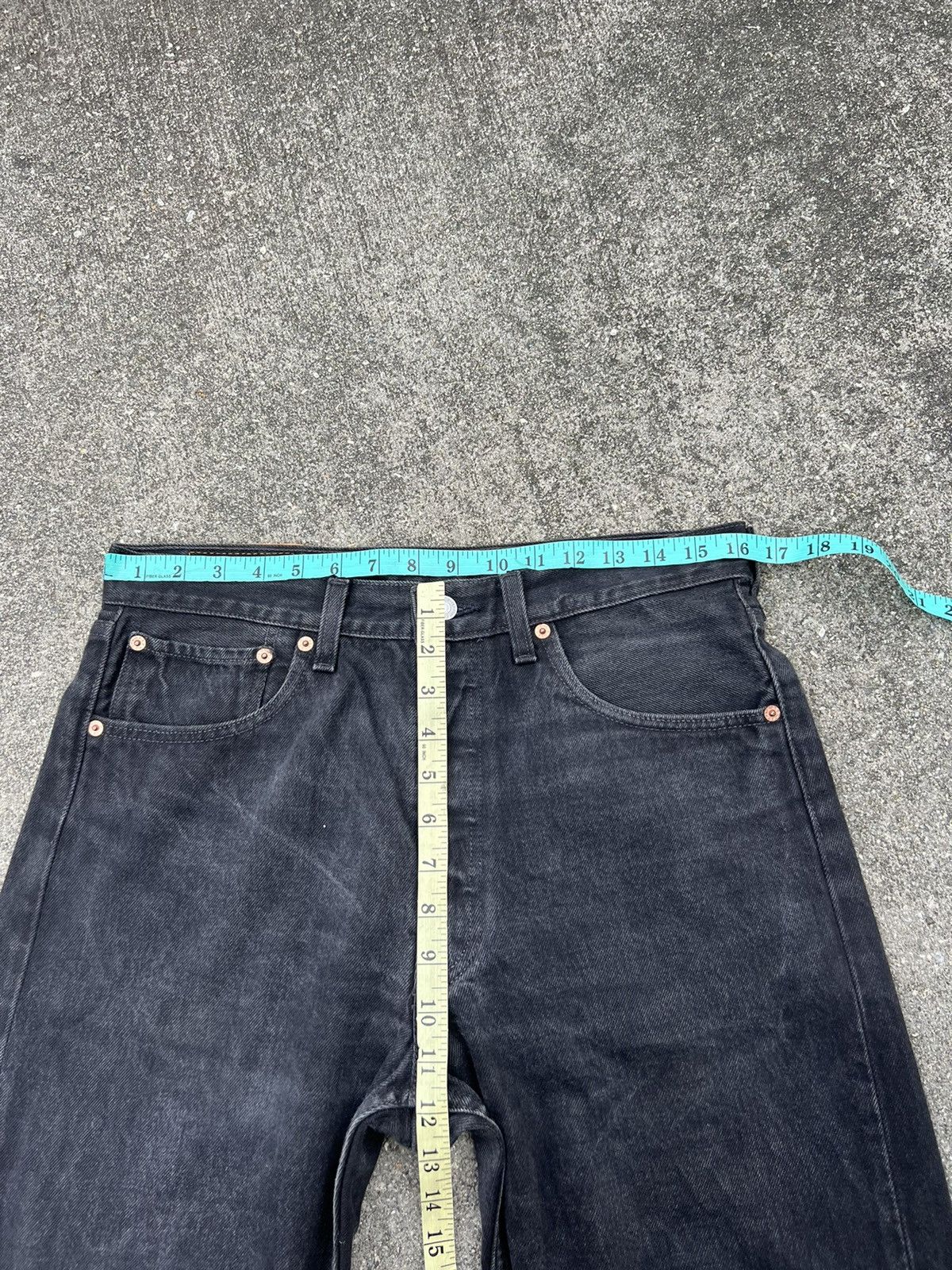 Levi's Vintage 1995 Levi’s 501 Fade Black Denim Jeans Size US 32 / EU 48 - 2 Thumbnail