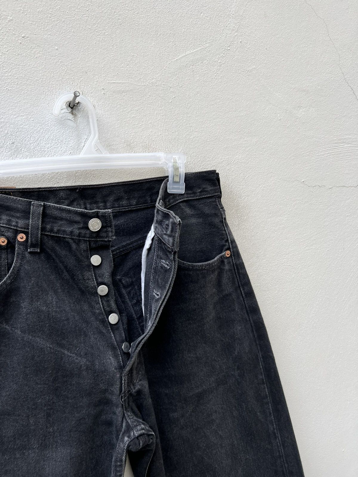 Levi's Vintage 1995 Levi’s 501 Fade Black Denim Jeans Size US 32 / EU 48 - 8 Thumbnail
