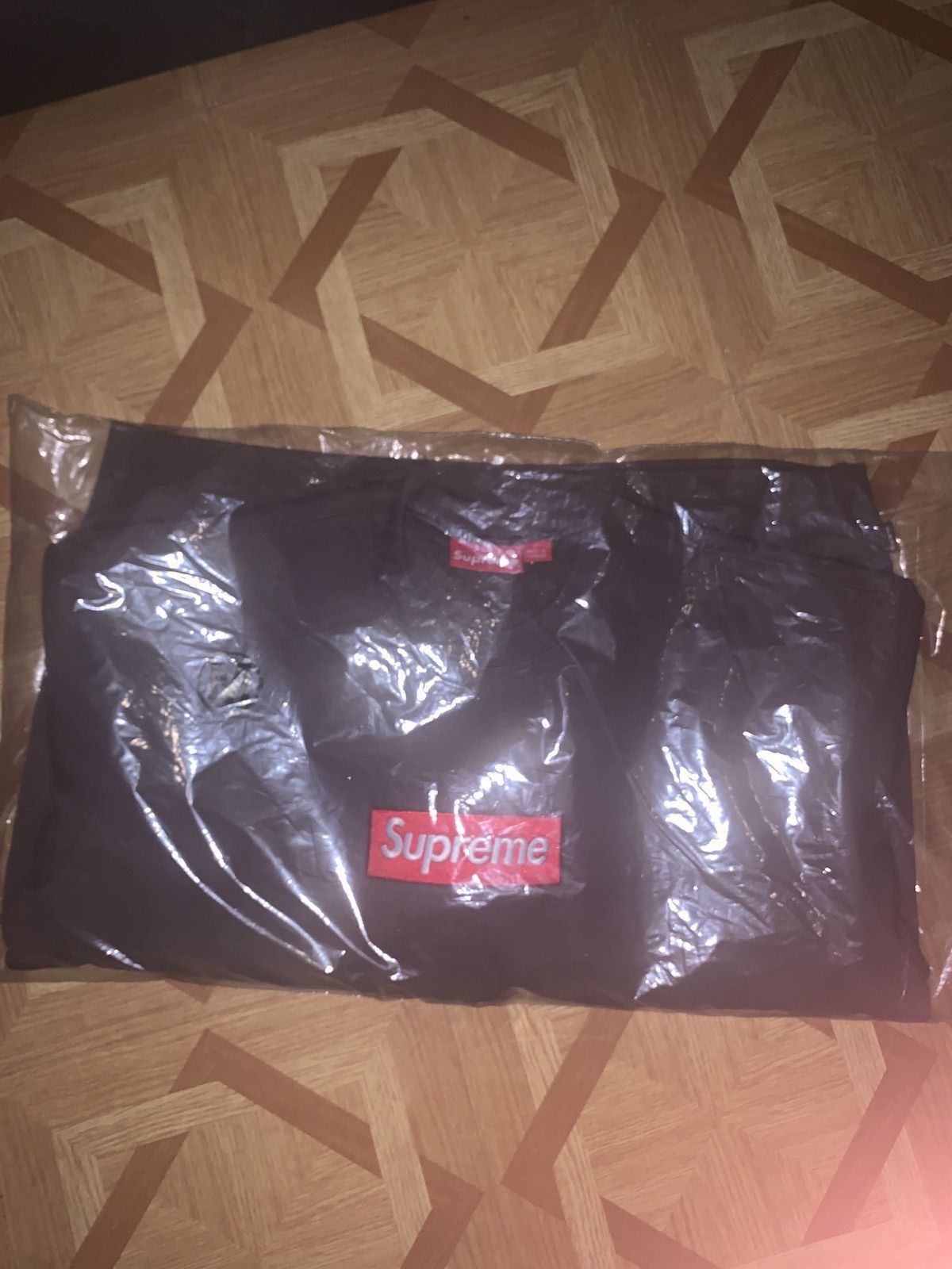 SUPREME BOX LOGO